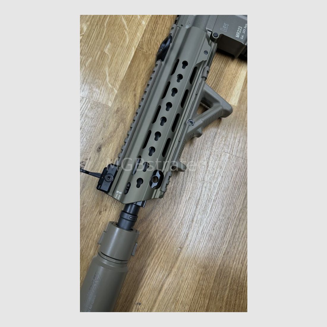 Heckler & Koch MR223 A3 Slim-Line 11" canon - carabine semi-automatique .223Rem incluant le silencieux ASE UTRA Dual 556-Short-QM2 Gen2 Cerakote FDE - version civile HK416 / G95K / G38 / avec améliorations