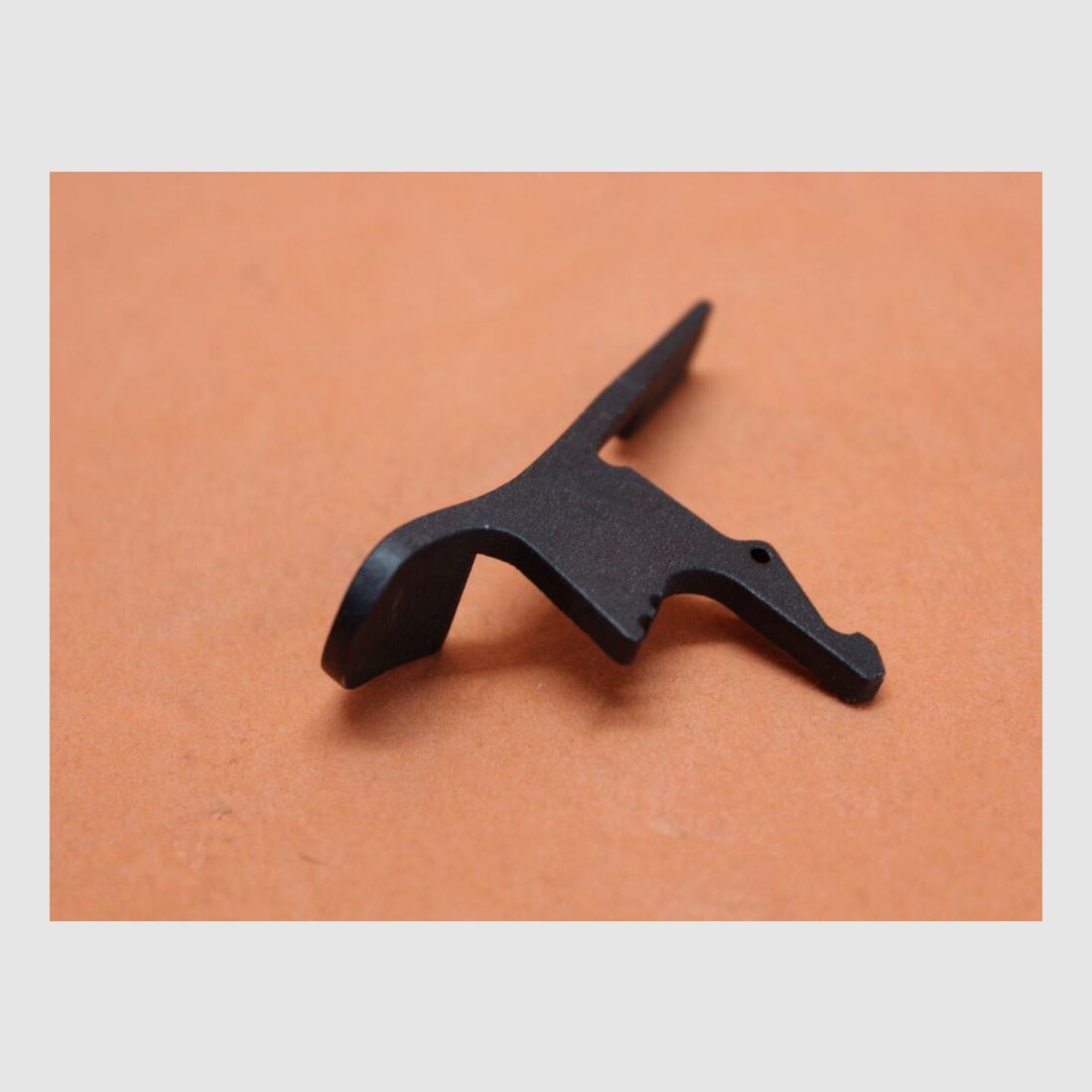 J&T Distributing AR-15 : Latch de la poignée de chargement ambidextre/Klinke pour le levier de tension, ambidextre