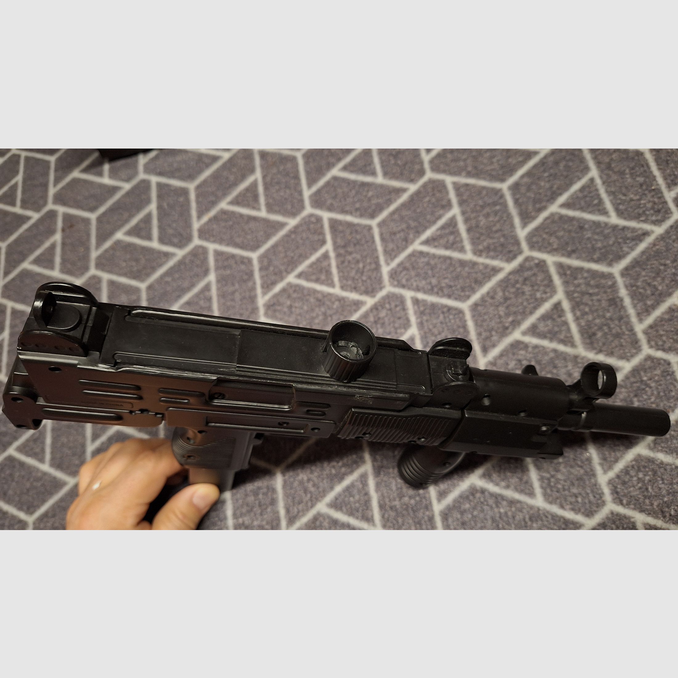 UZI Springer Airsoft 6mm NEU!