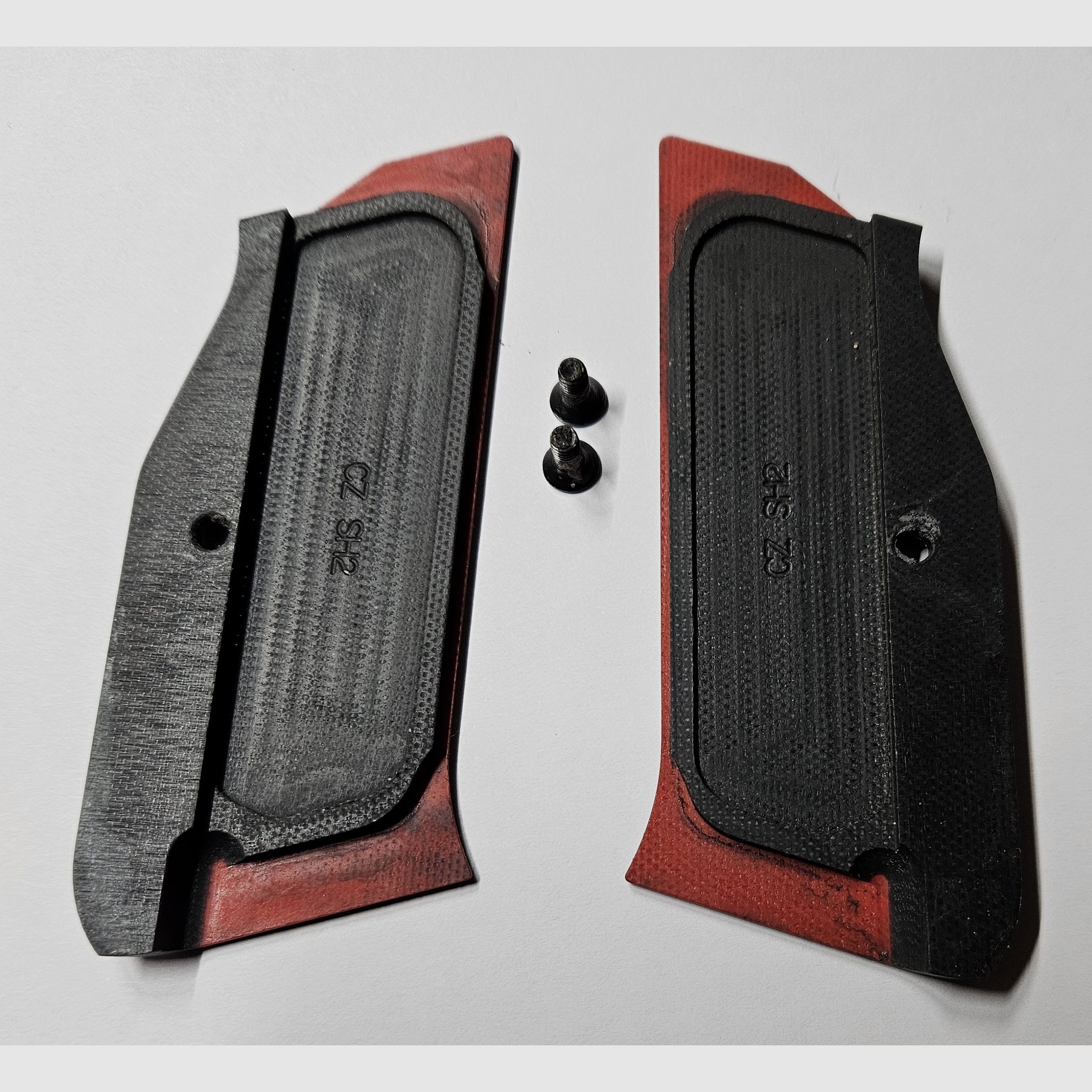 1 Paar Original Griffschalen für CZ Shadow 2 Target/ Rot