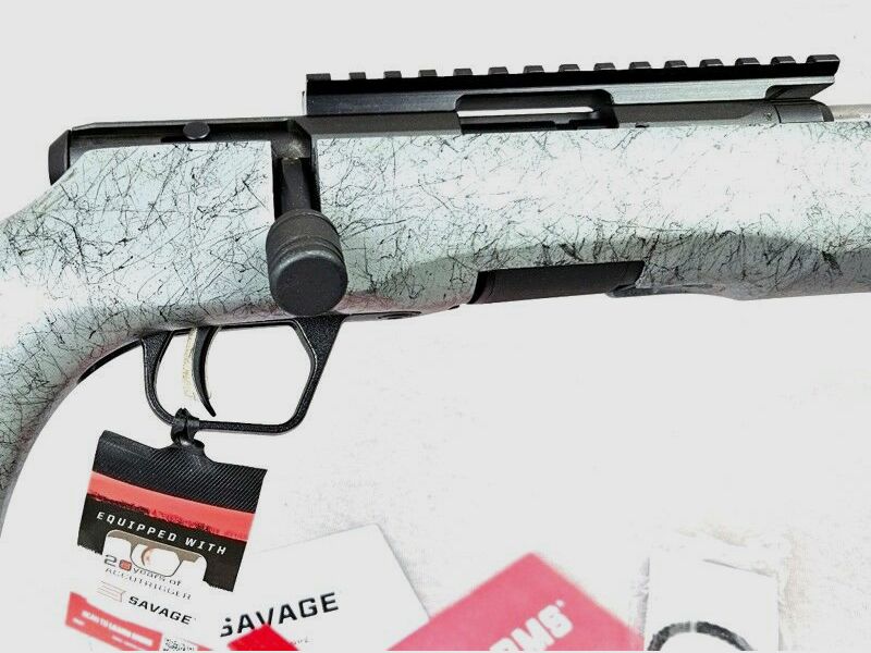 Savage Arms B22 Timberlite avec trou de pouce