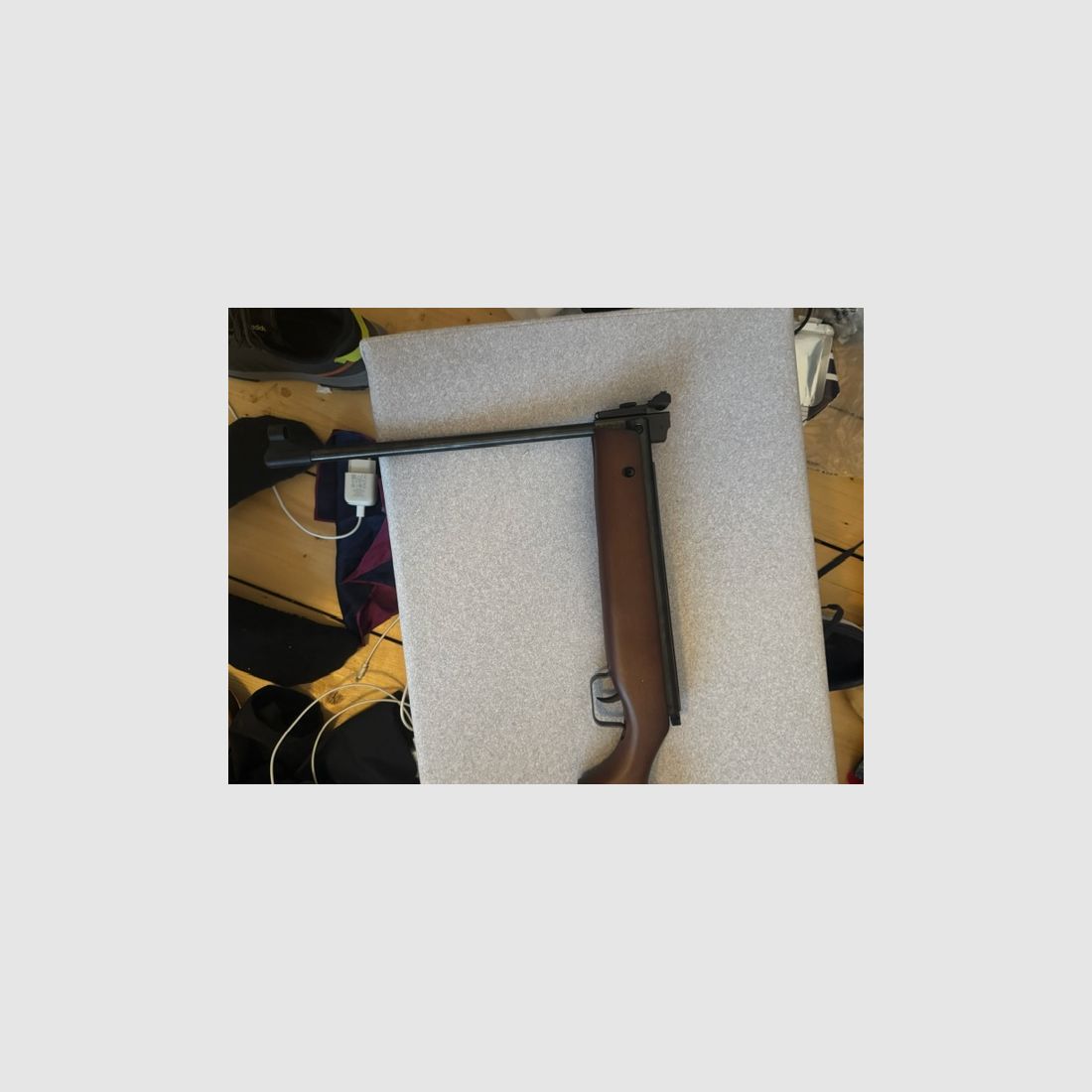 Carabina ad aria compressa Perfecta Mod. 45 cal. 4.5mm (177) inclusa di scope e 3 barattoli di diabolos H&N, 1 sigillato, 2 ancora pieni per circa il 70%, immagine 5 di 6