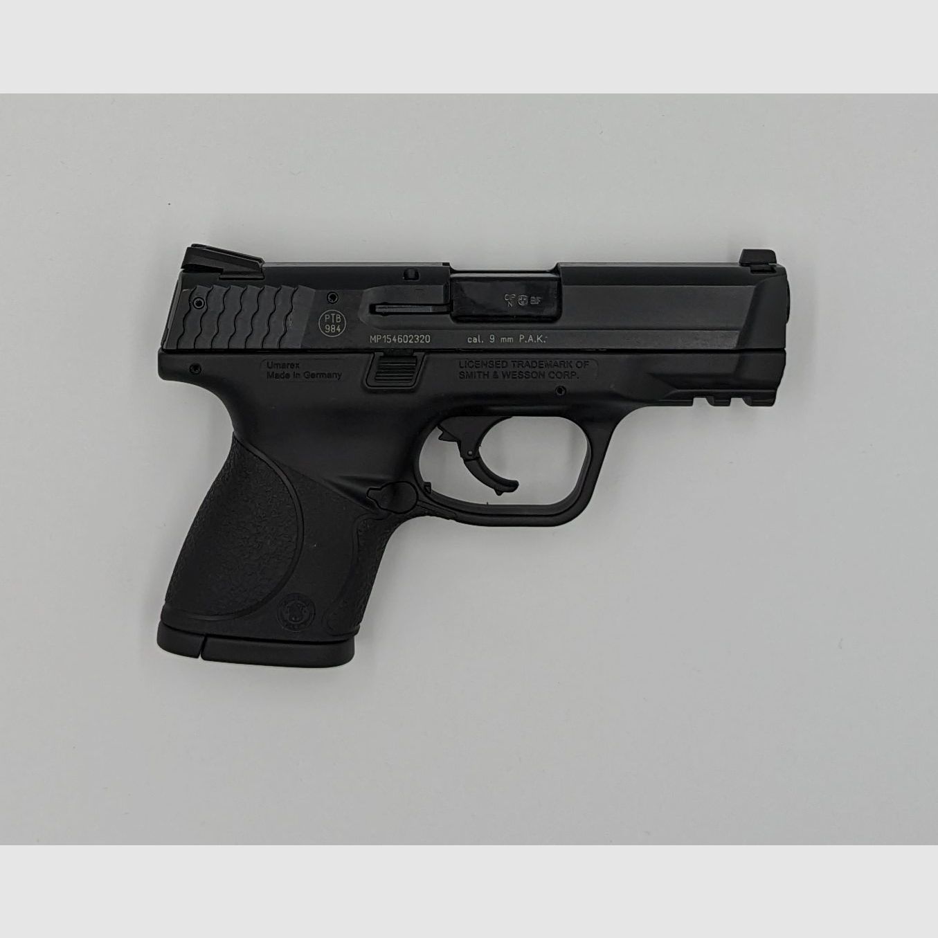 Schreckschusspistole  Smith & Wesson M&P9c, Hersteller Umarex, neu und ungebraucht mit zwei 12 Schuss Magazine  Kaliber: 9 mm P.A.K. 