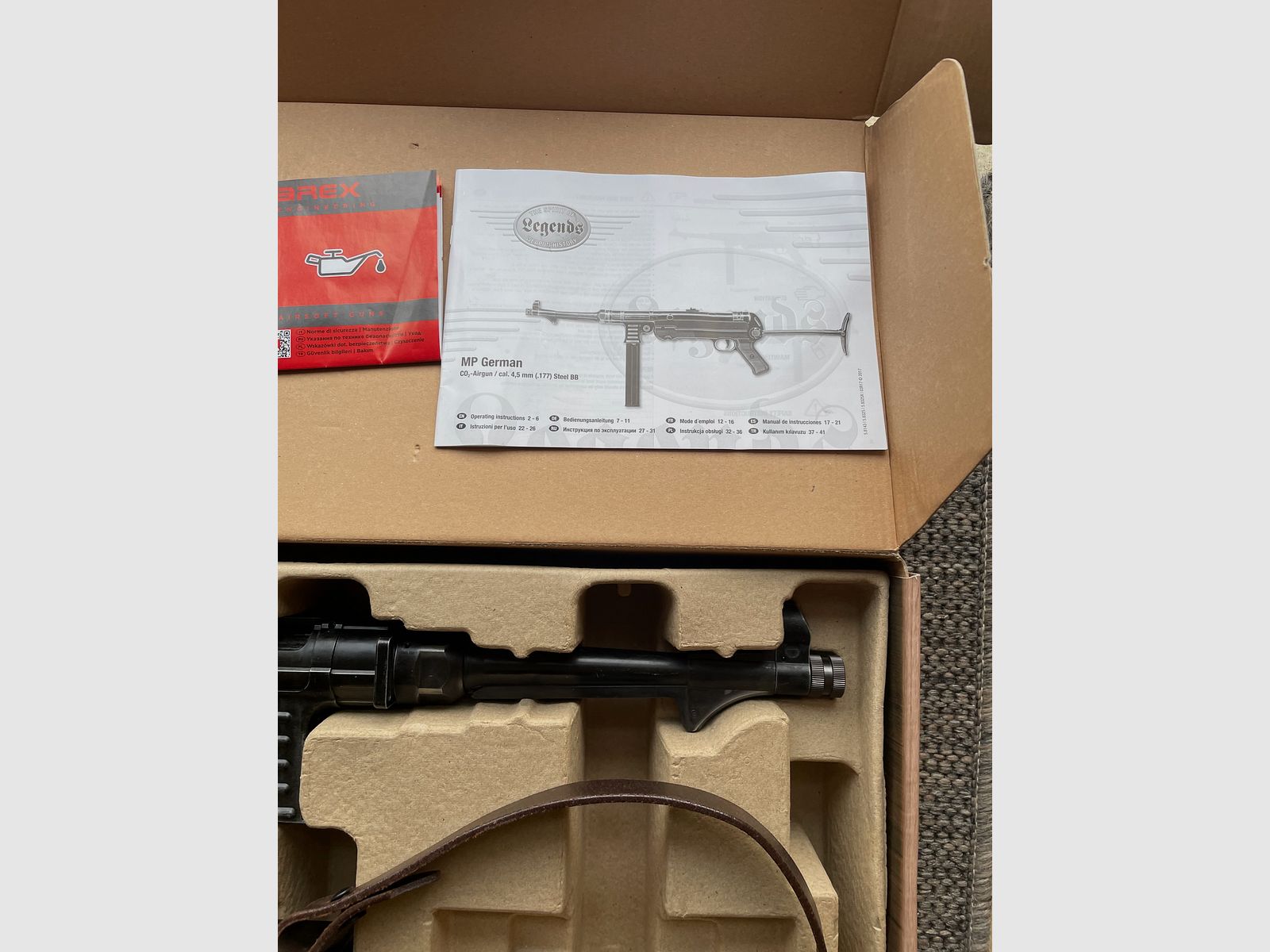 Umarex Legends MP40 Edición Legado Alemán - 4,5 mm Stahl BB Co2 (P18)