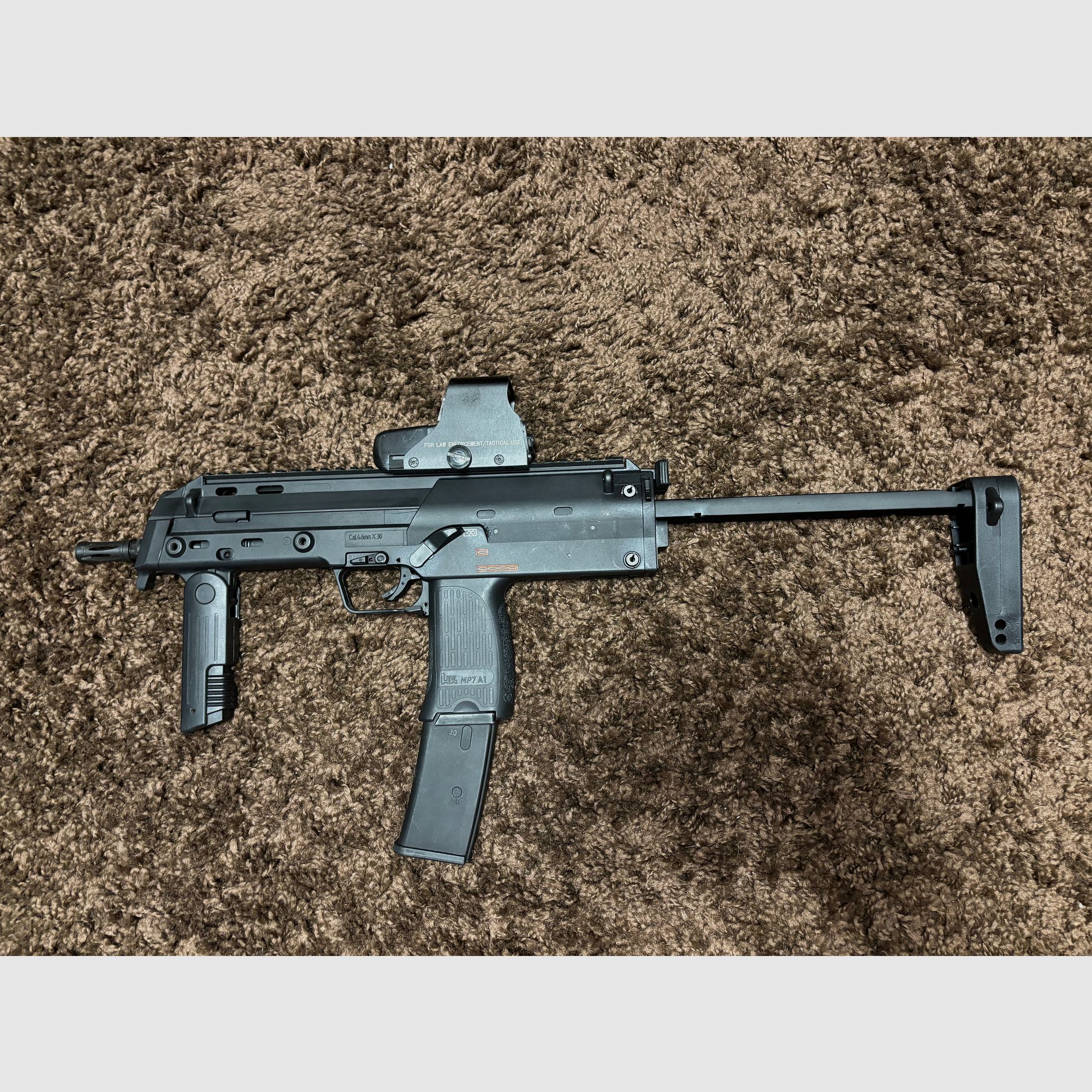 Umarex Heckler & Koch MP7 A1 GBB Airsoft incl. Red Dot & 3 Magazines – Topstaat, afbeelding 1 van 5