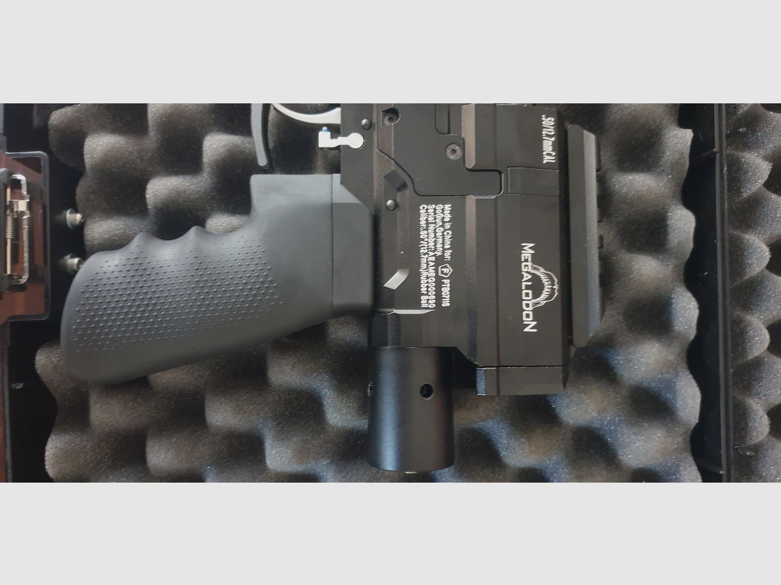 AEA MEGALODON with case and silencer