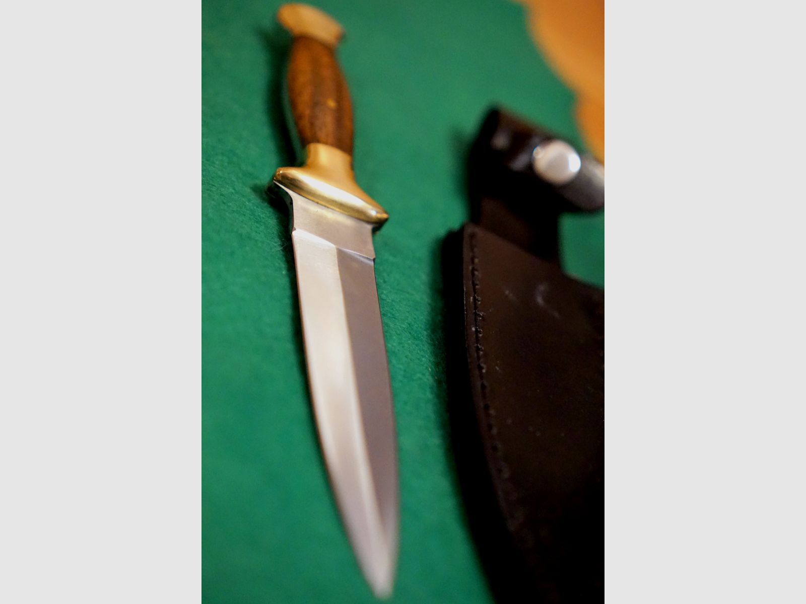 Noble dagger with leather sheath new!