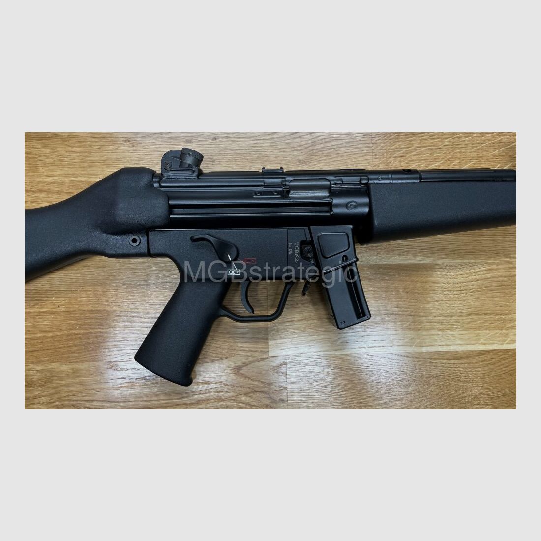 Heckler & Koch SP5 con culata fija - rifle semiautomático 9mm Luger versión civil del Heckler & Koch MP5 - H&K SP 5 HK SP5 - opcionalmente con silenciador Acheron AG SMG E1