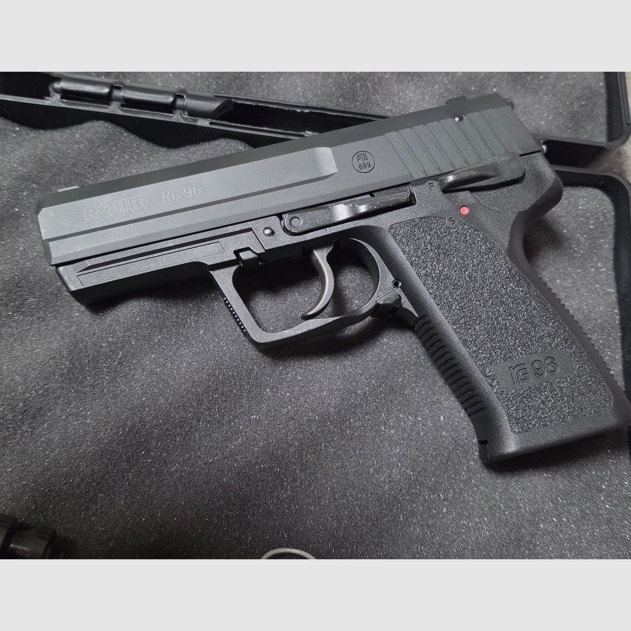 Röhm RG96 Schreckschuss 9mm PAK, Bild 2 von 3