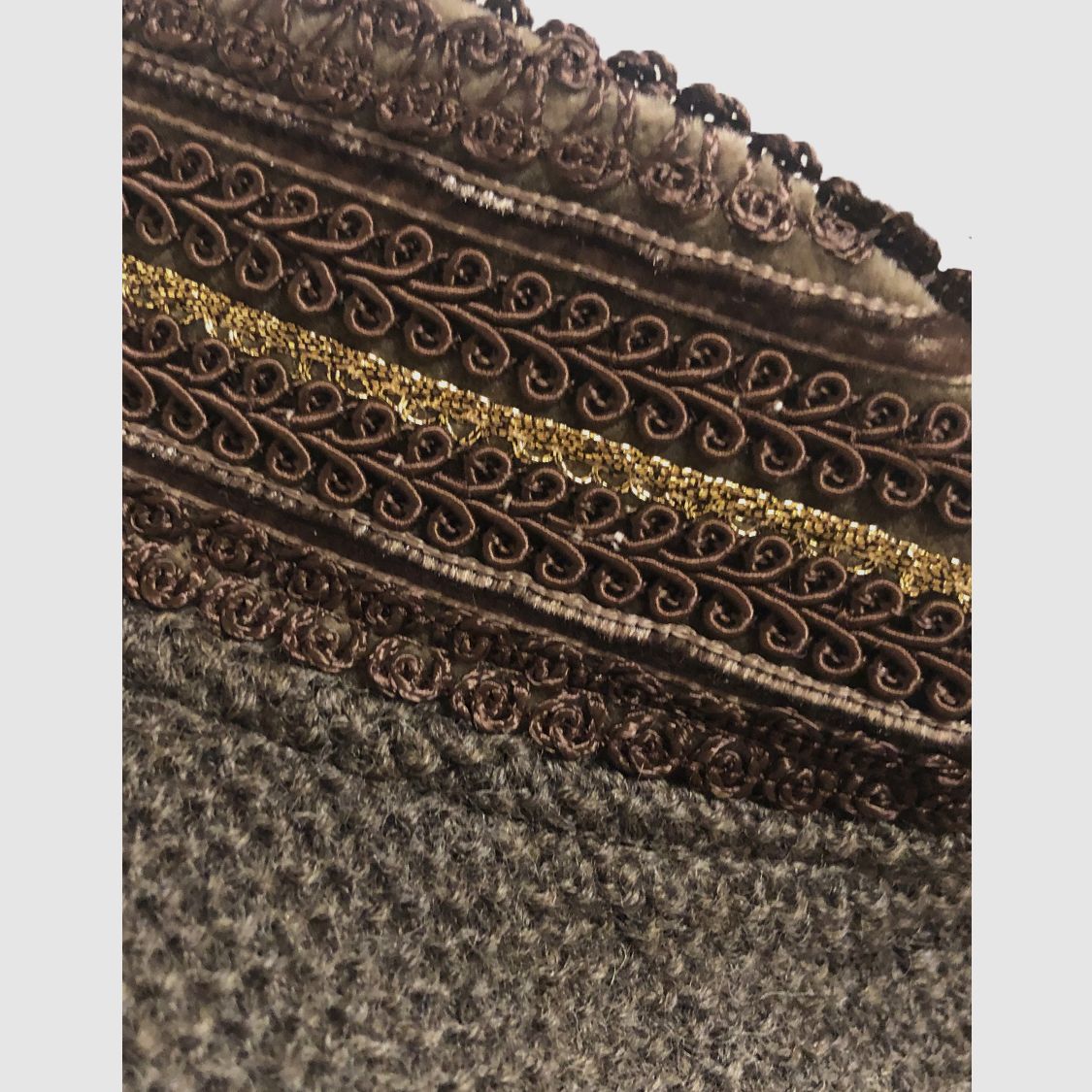 Litzlfelder elegante Damen-Strickjacke mit Schößchen braun