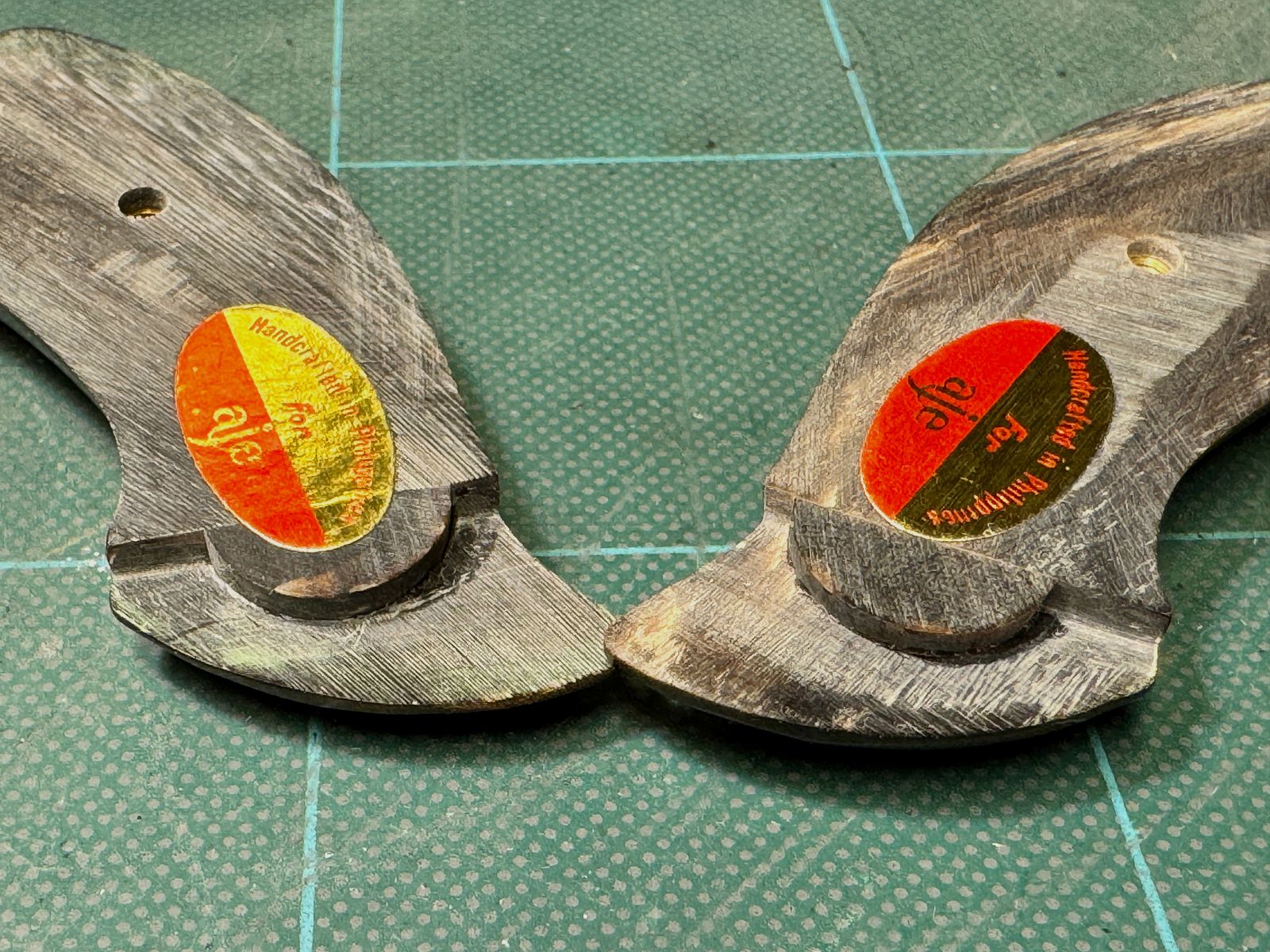 EAGLE GRIPS Buffalo Horn Grips (Genuine Buffalo Horn) S&W J-Frame Round Butt – Top condition in original packaging with exchange wedge!