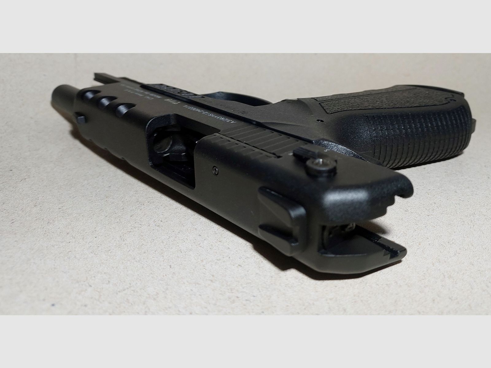 Zoraki 4918 Schreckschuspistole Kal. 9mm P.A.K. (PTB 1110) schwarz  neuwertig!