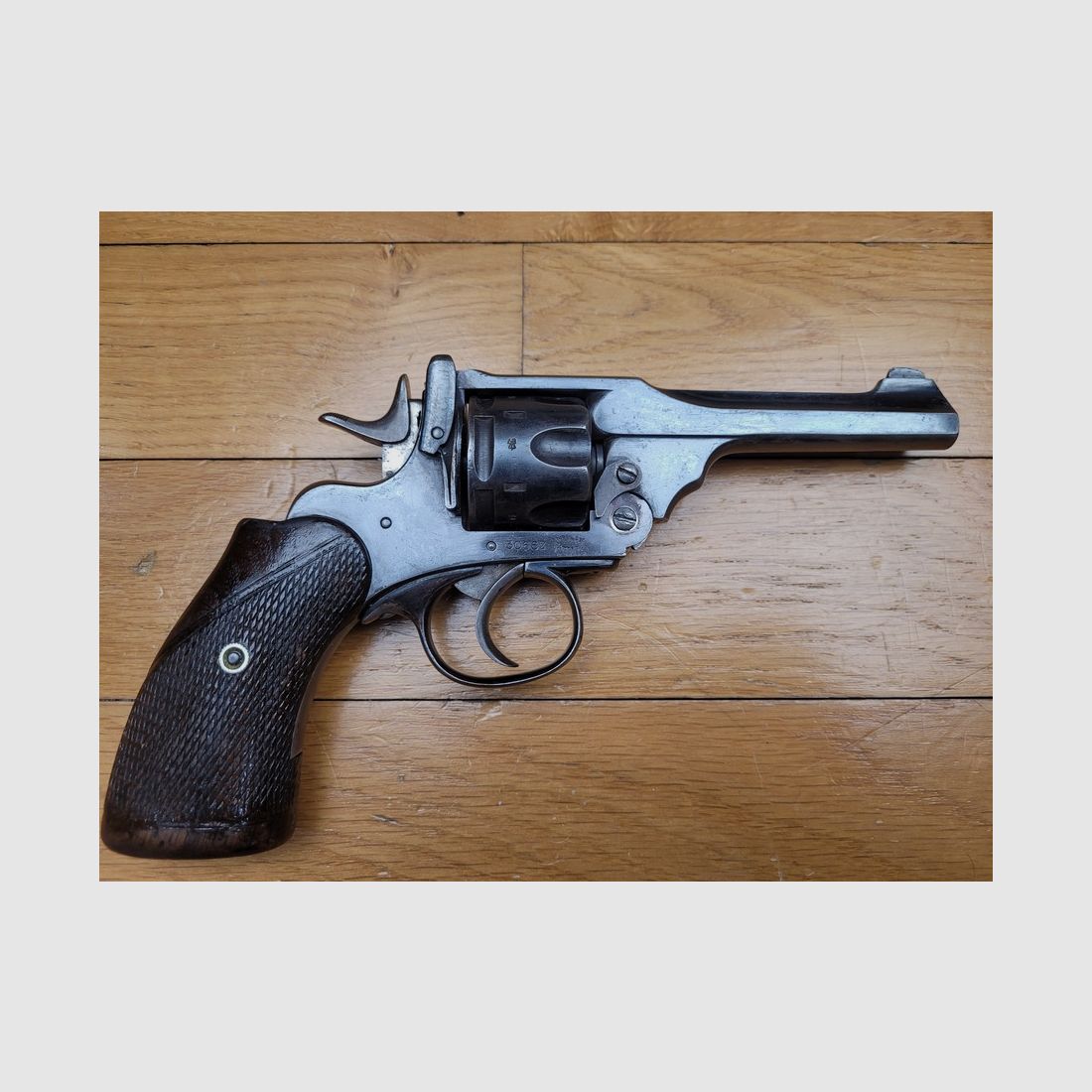Sehr schöner Revolver Webley & Scott MKIII – Kaliber 38 /38S&W – hervorragende Fertigung aus Birmingham der 30er Jahre – sehr guter ästhetischer und mechanischer Zustand – sehr schöne gebrauchte Waffe in TBE +, Bild 2 von 16