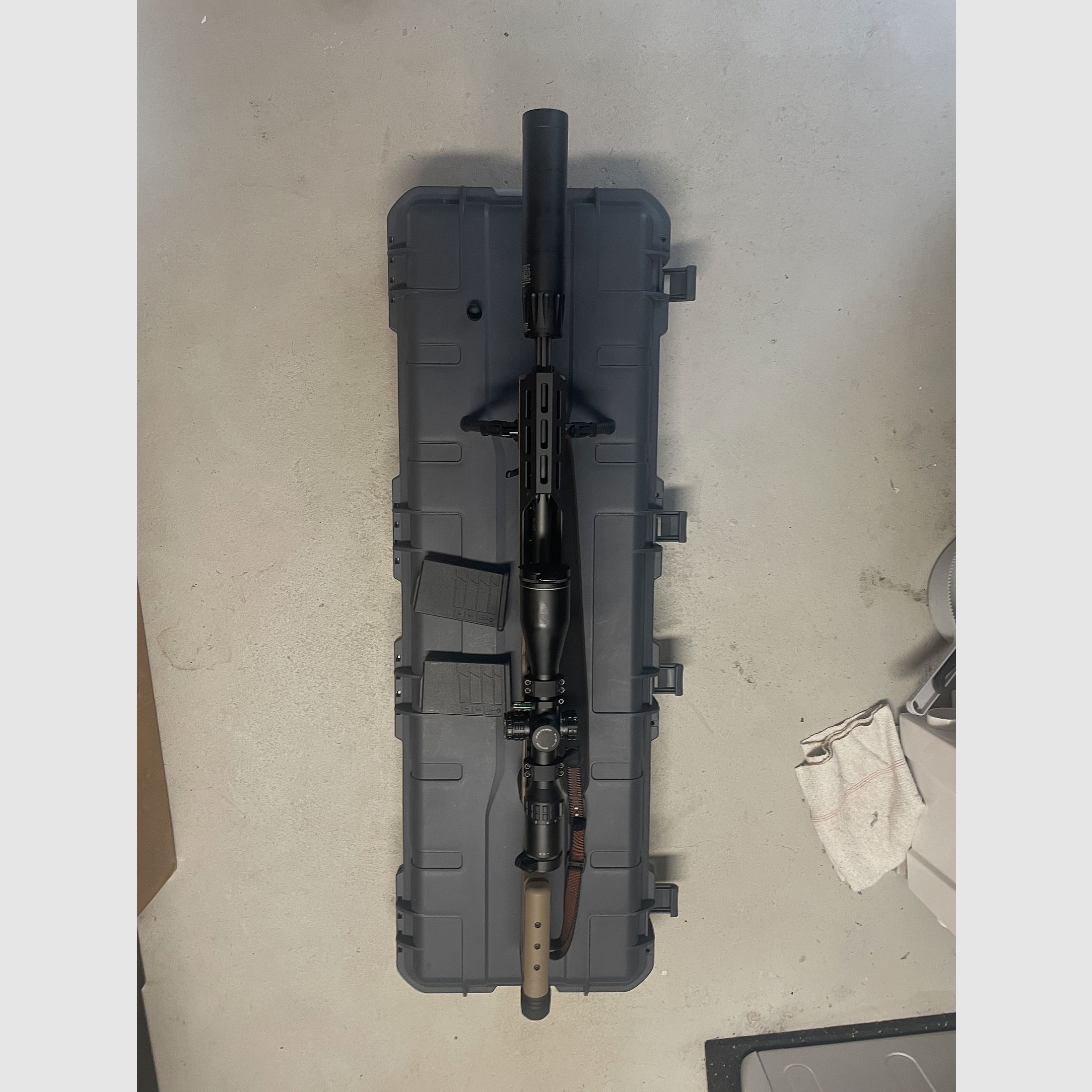 Savage Arms 110 Tactical Hunter in MDT XRS-Chassis, Komplett-Paket mit Schalldämpfer