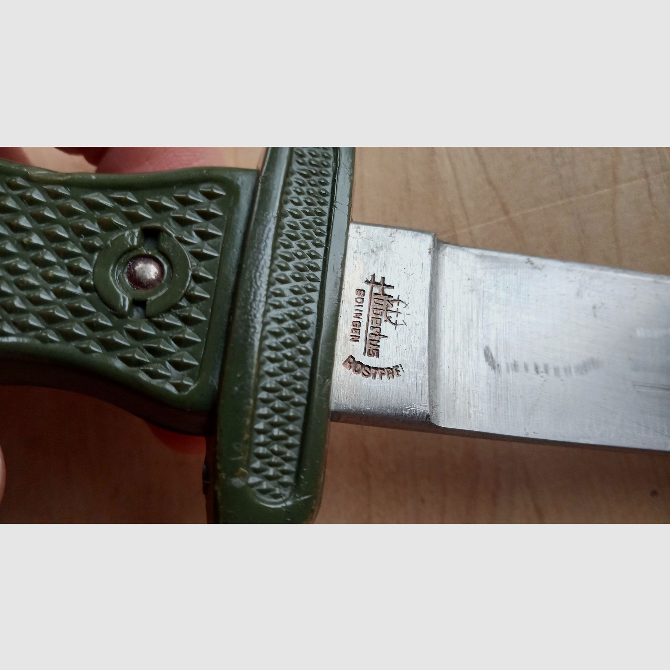 Couteau de randonnée original de Hubertus Solingen de la guerre froide, modèle de couteau de combat de la Bundeswehr et visuellement inspiré du couteau de randonnée HJ