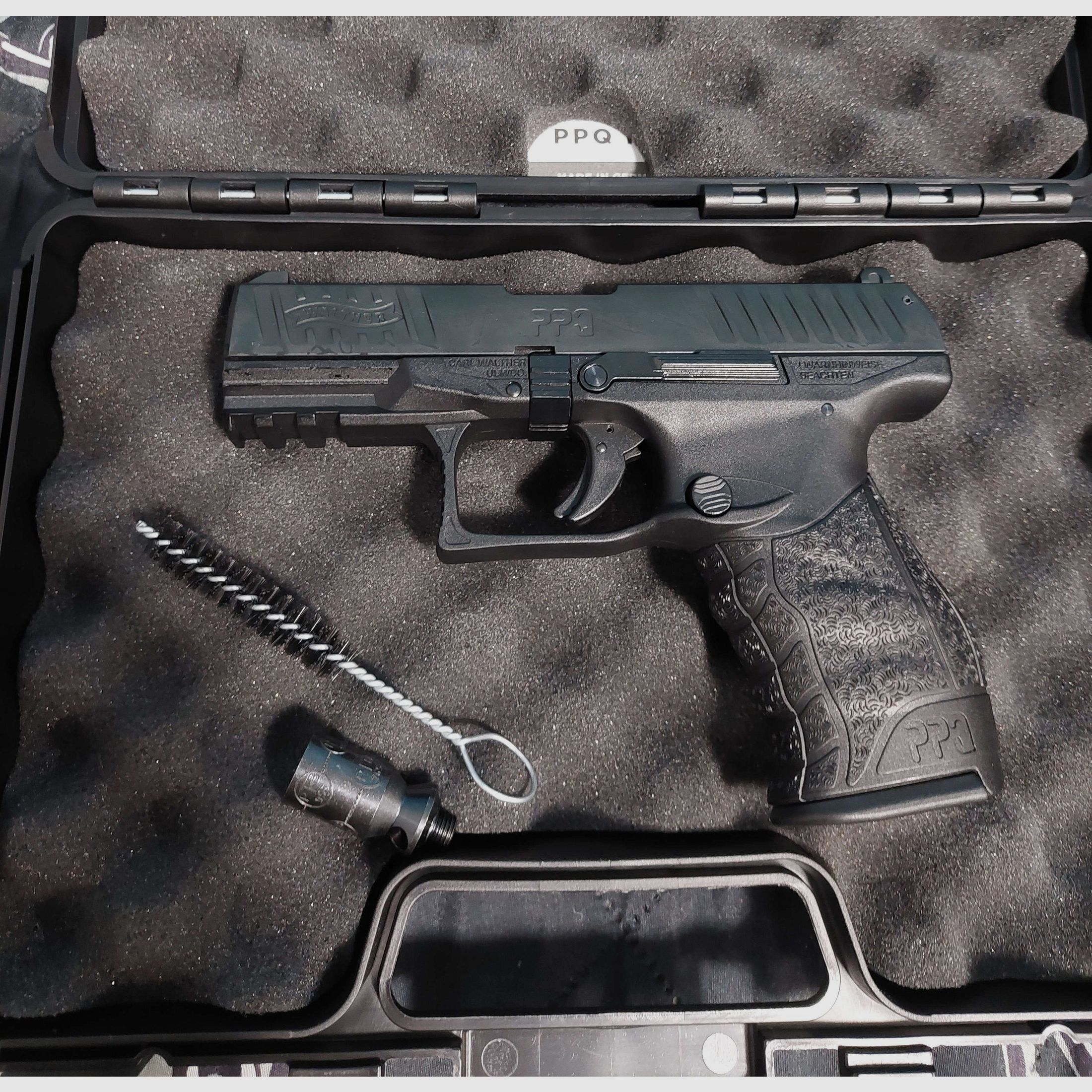 Walther PPQ | 9mm P.A.K. und 1 Extra Magazin.