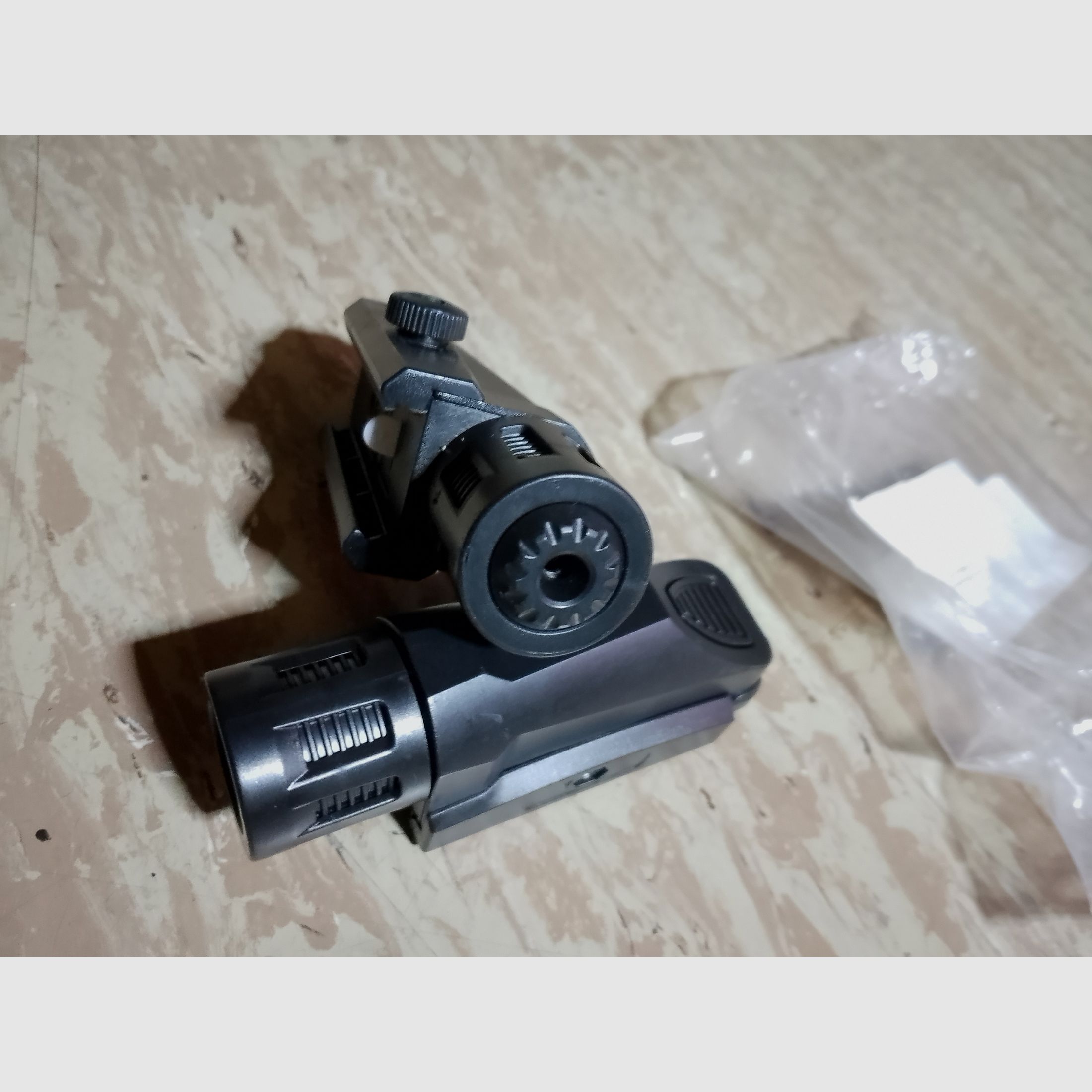 Tactical Taschenlampe Flashlight und Red DOT Laser für picatinny 20mm Set schwarz inklusive Batterien neu Airsoft Softair 