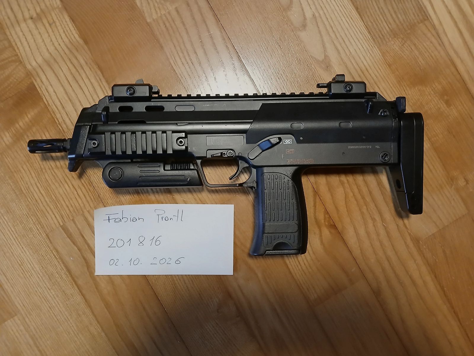 Mp7 with 2 magazines, image 1 of 3
