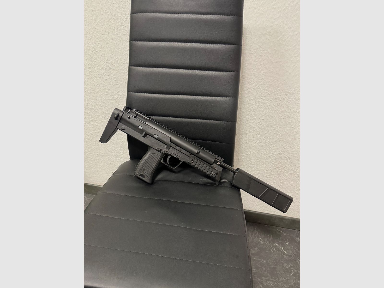 Heckler & Koch air rifle MP7 A1 SD like new air pistol, image 1 of 2