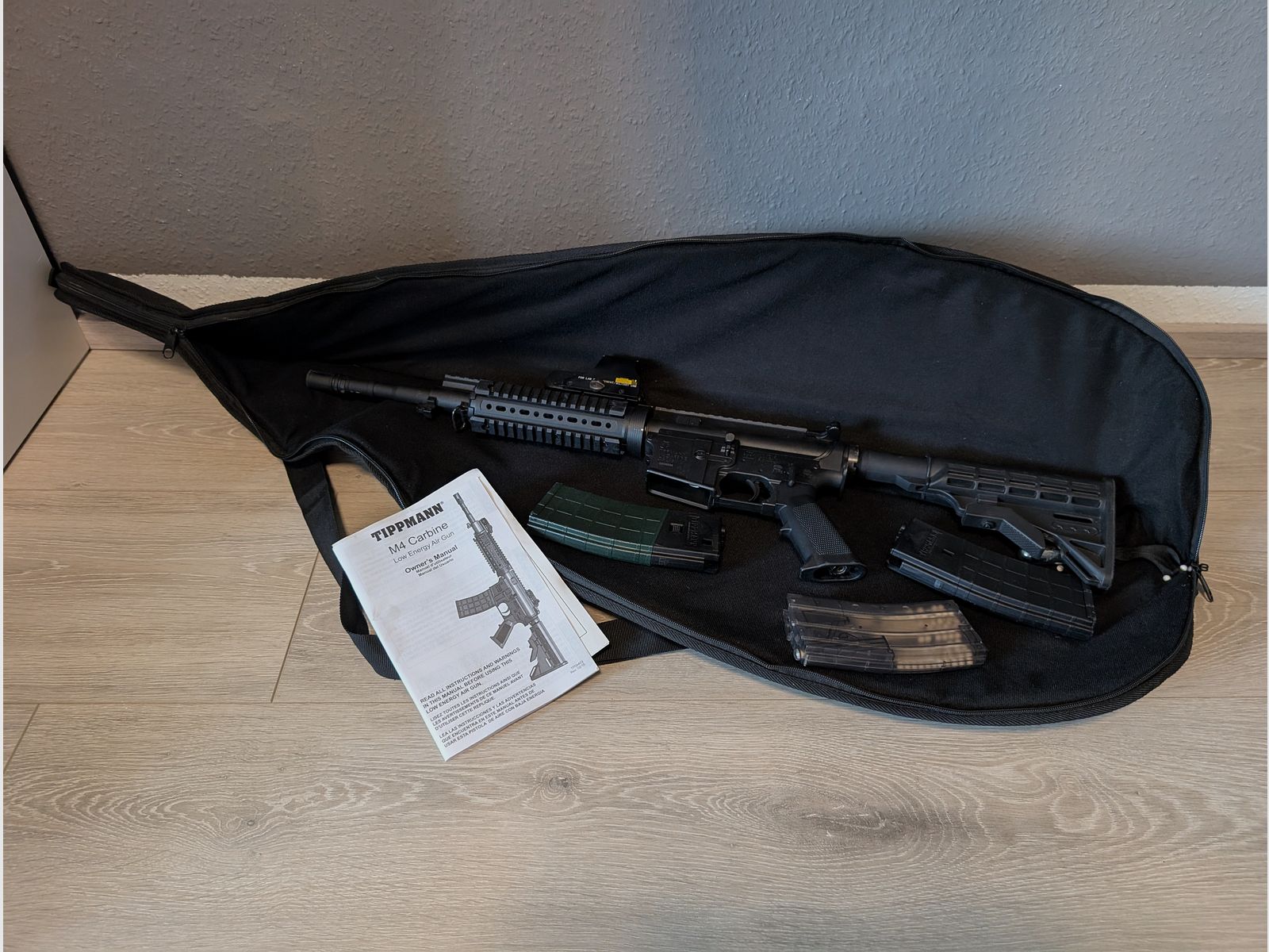 Tippmann M4 Carbine Airsoft mit Zubehör