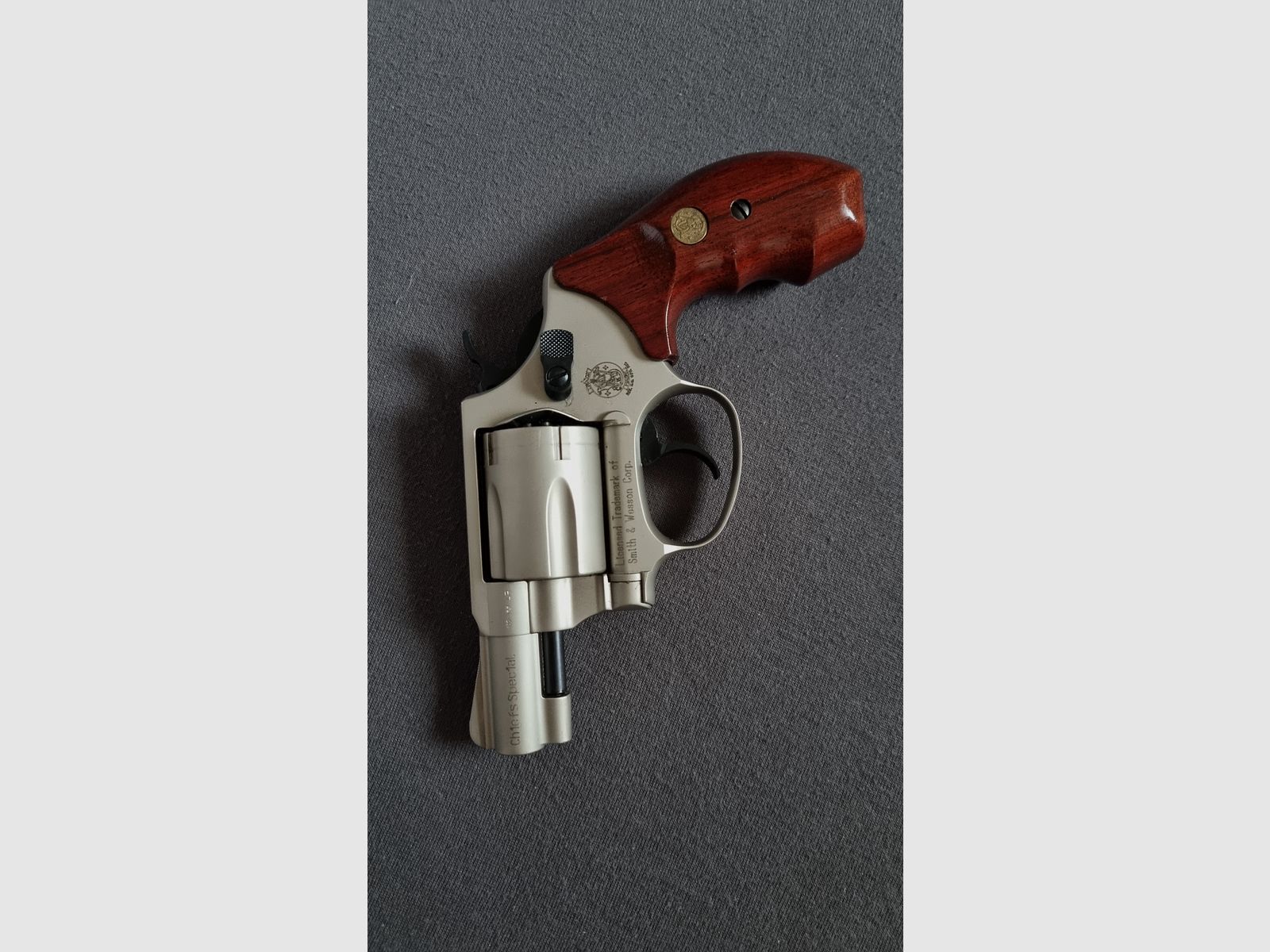 Smith & Wesson Chiefs Special 9 mm R.K., Nickel-Finish