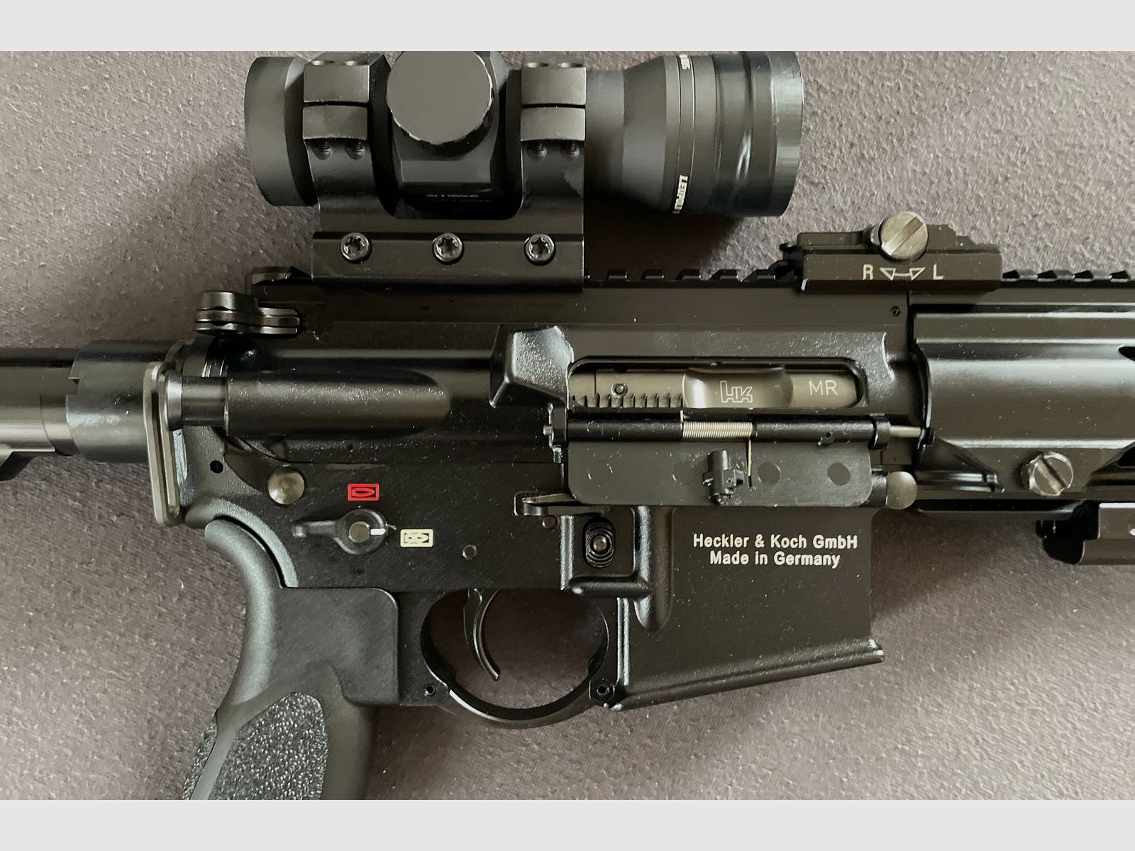 HK MR 223 + Leupold Reddot + accessoires, 551 schoten