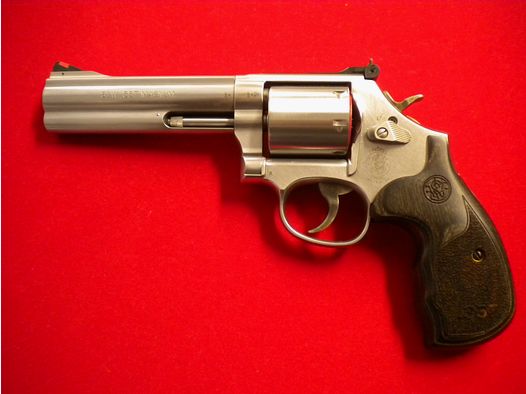 Revolver SMITH&WESSON mod. 686-5″ MAG.PLUS cal. 357 Mag.