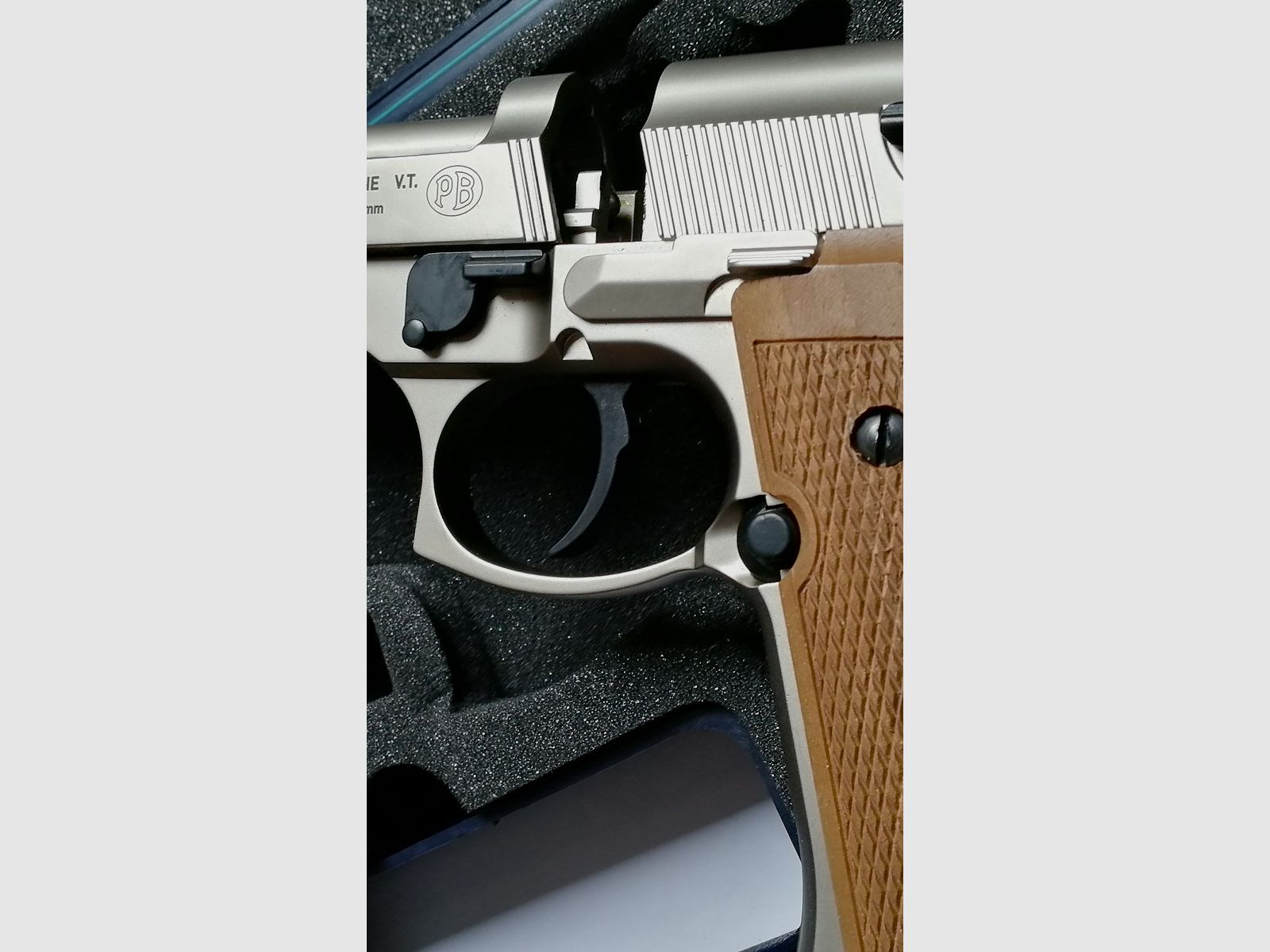 Beretta Mod. 92 FS air pistol nickel-plated with double Kst grips / like new + accessories