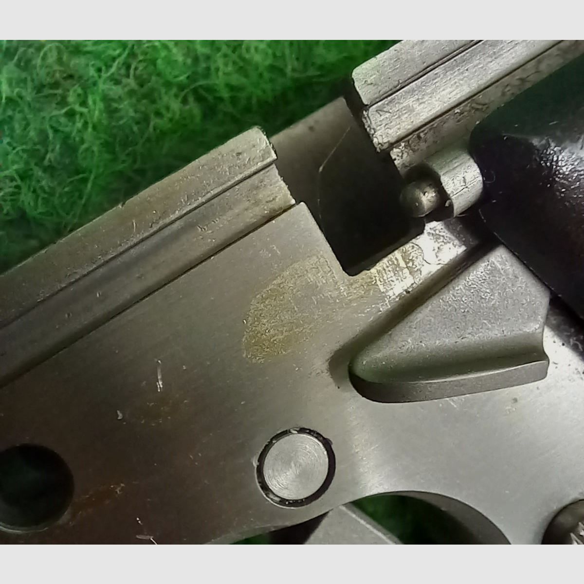 Pistolet Colt Double Eagle en calibre .45 AUTO en acier inoxydable,