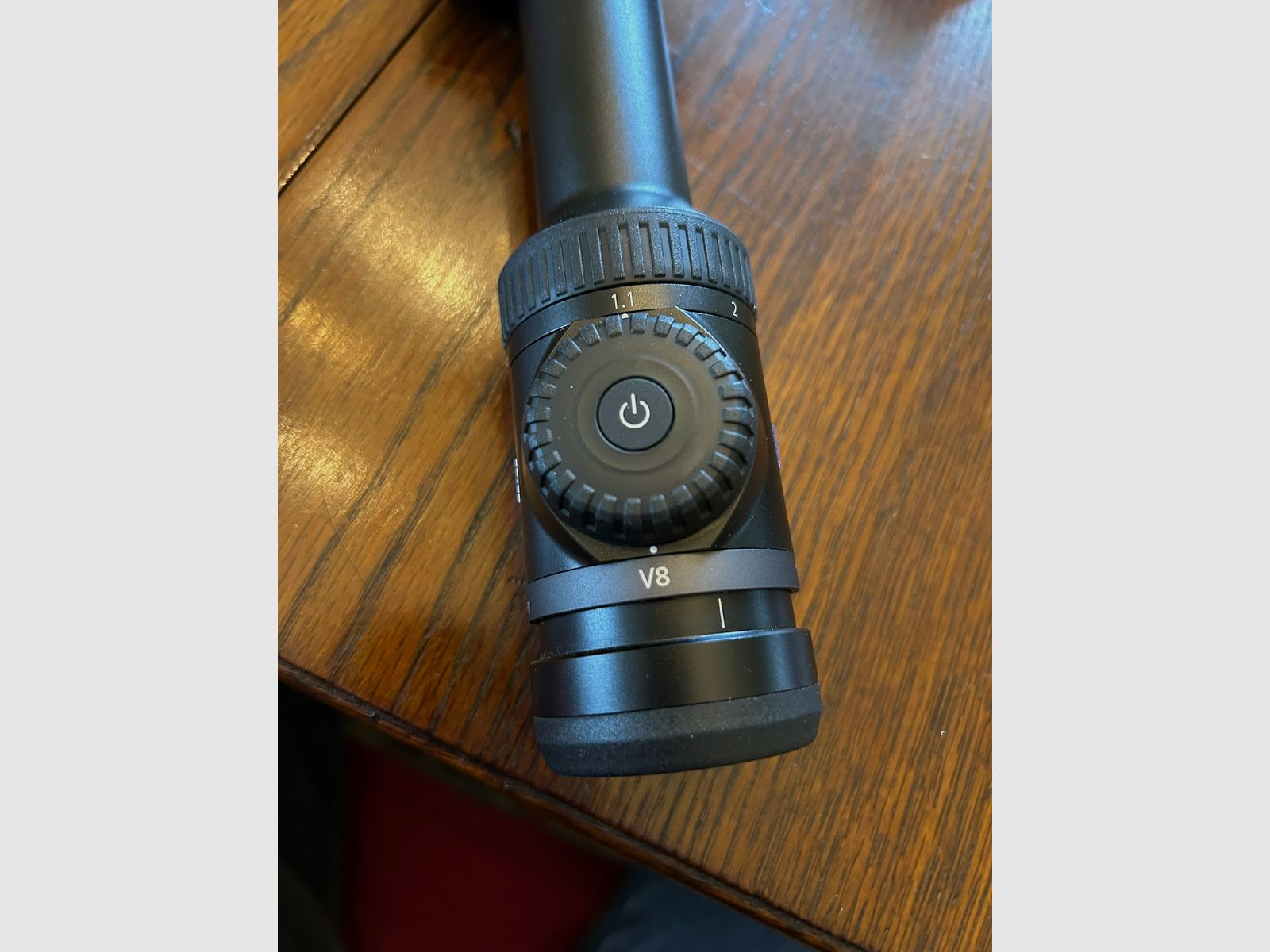 Zeiss V8 1.1 - 8 x 24 with rail, no Swarovski or Leica