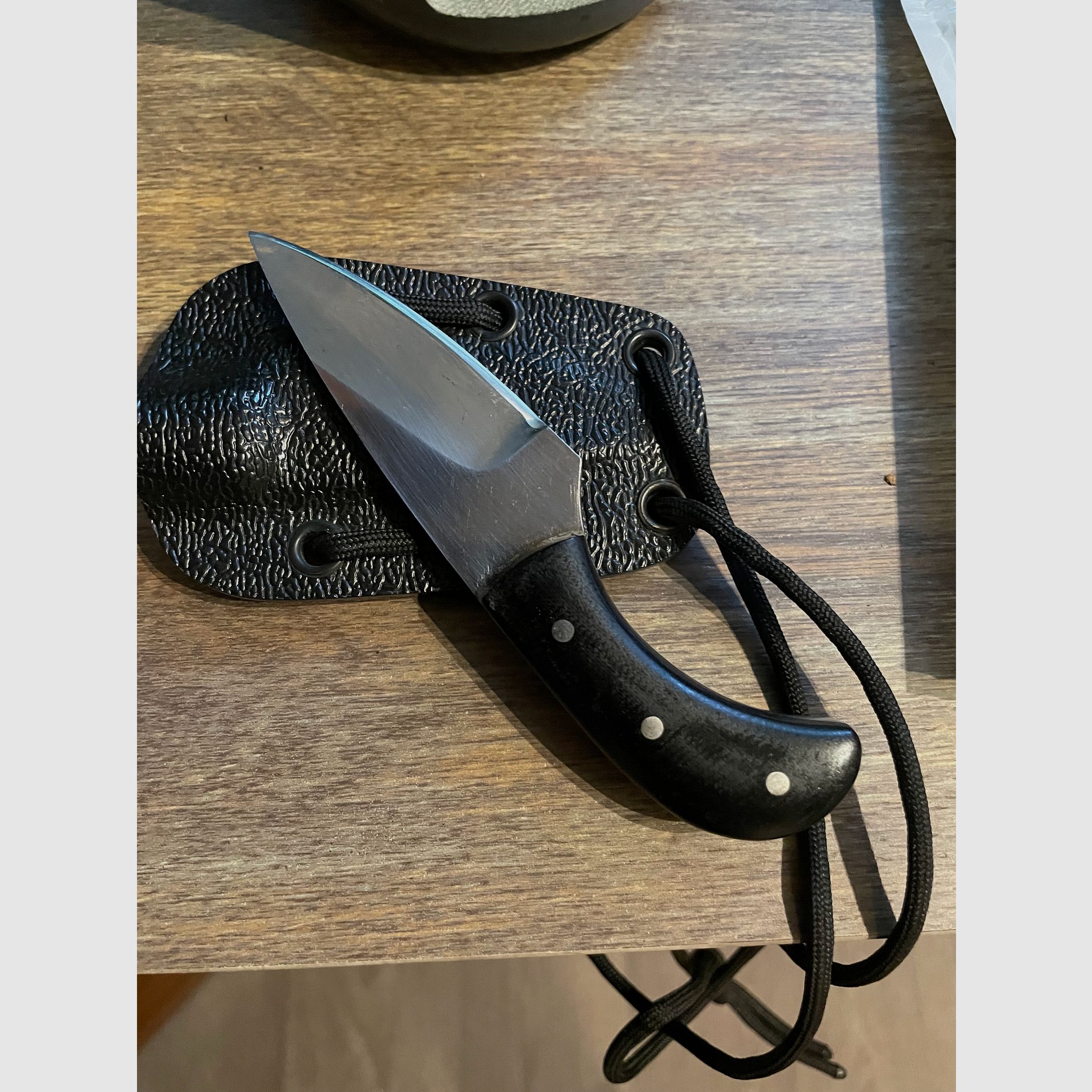 Handgefertigtes Neck-Knife aus Südafrika