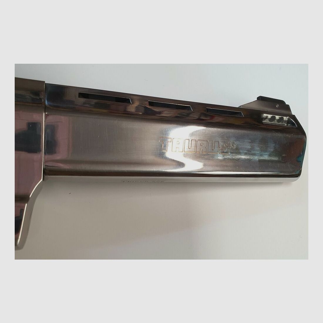 Revolver Taurus RAGING BULL en calibre .454 Casull nickelé 6,5" canon