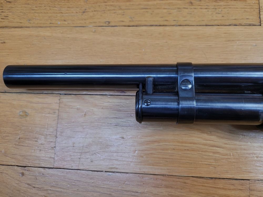 Iconische Pompgeweer Winchester model 1897 – Take Down – Model bekend als »Riot Gun« – Markering State Police van Illinois! – Kal. 12/70 – 6+1 – Cat. B. – Uitstekende staat! – TBE++, afbeelding 9 van 33