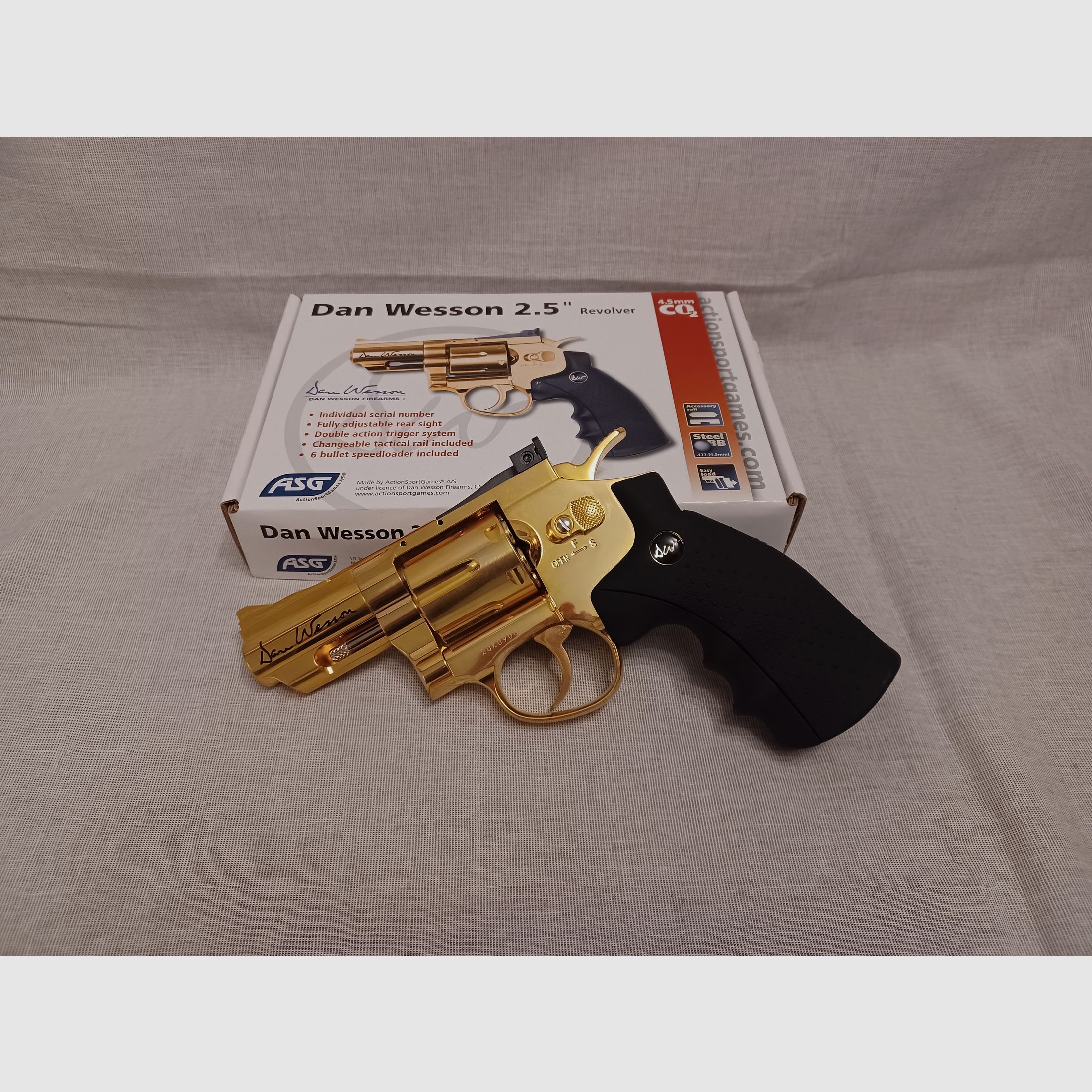 Dan Wesson 2,5" gold / 4,5 mm BB / CO2 / Revolver / OVP (113)