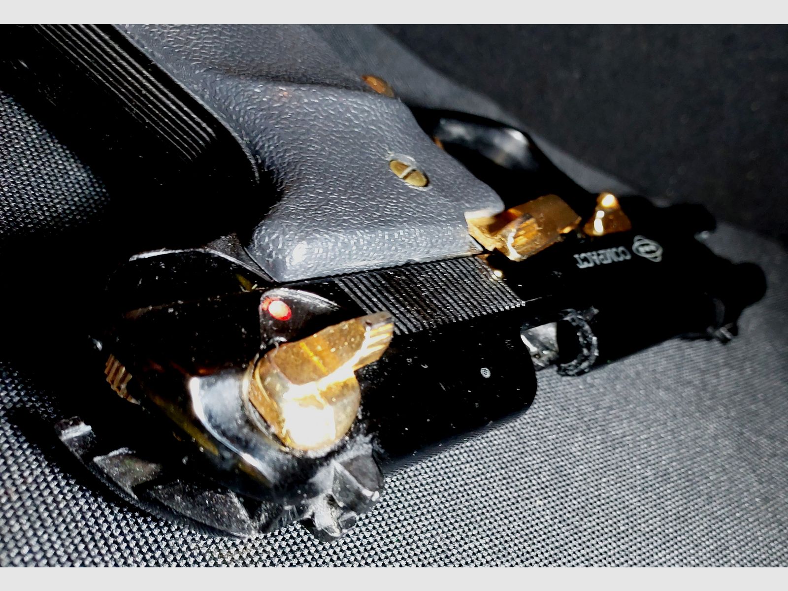 Pistola a gas Ekol Firat Compact in nero e oro, calibro 9mm P.A.K. (PTB 929)