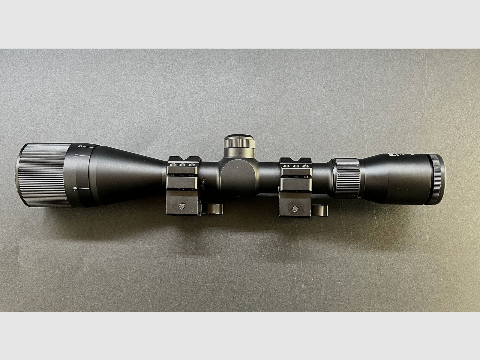 Aussteller FOCUS In Sight 3-9x40 AO #4 mit Ringmontage 114249
