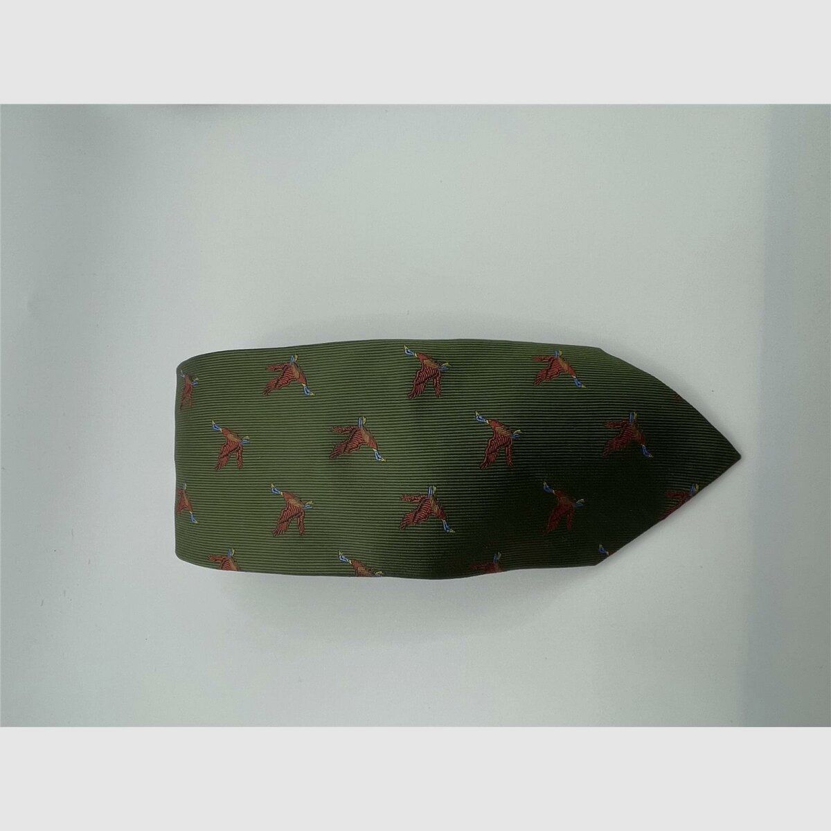Robert Keyte tie 100% silk green motif duck