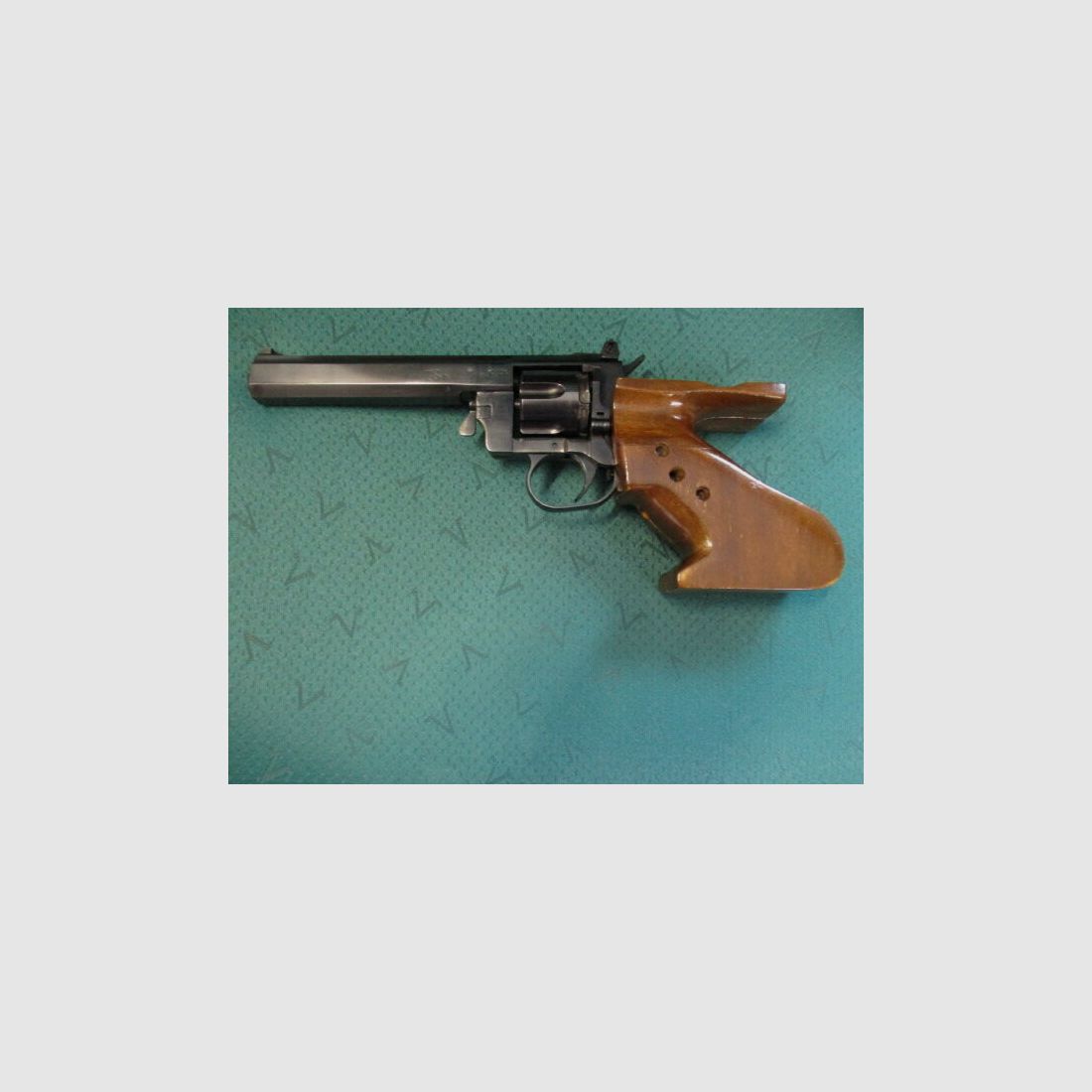 Revolver sportivo Baikal calibro 7,62 Nagant con impugnatura a forma come nuovo