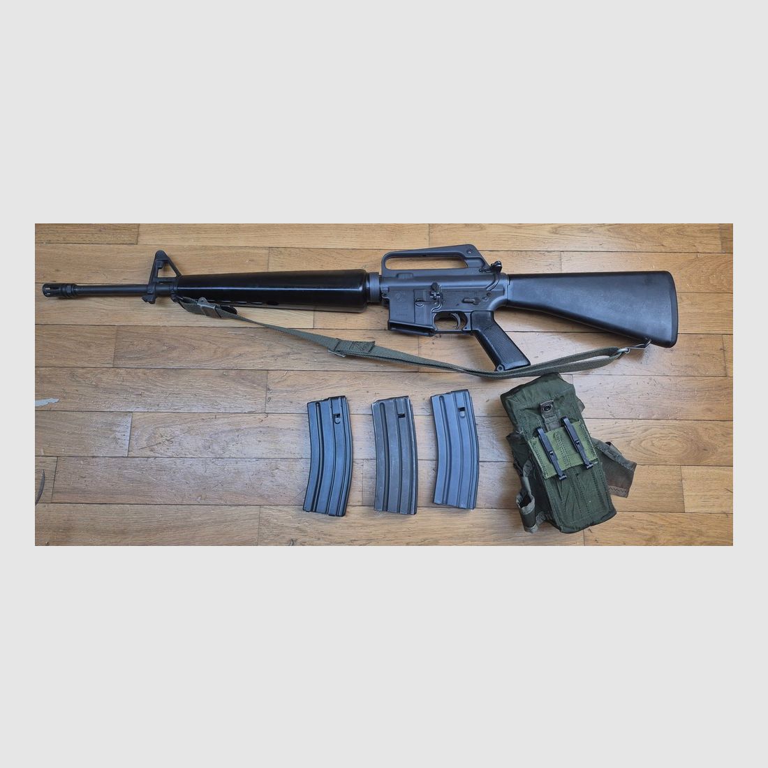Prächtige und seltene M16 A1 Repetierbüchse – Regulierungswaffe „US Government Property“ – Colt-Fertigung von 1973! – Vietnamkrieg-Ära – Kaliber 5,56 NATO – Mythische Waffe des 20. Jahrhunderts – Lauf und Mechanik perfekt – Ausgezeichneter ästhetischer Zustand – TBE++ – – Kategorie A2 – Export AUSSCHLIESSLICH, Bild 2 von 44