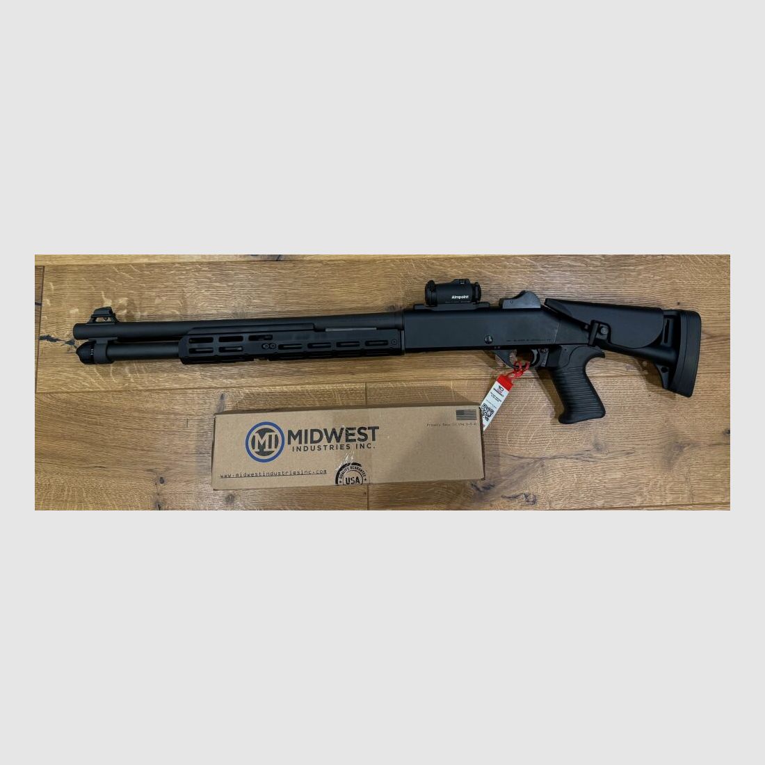 Benelli M4 Super 90 TS mit Aimpoint und M-LOK Voderschaft