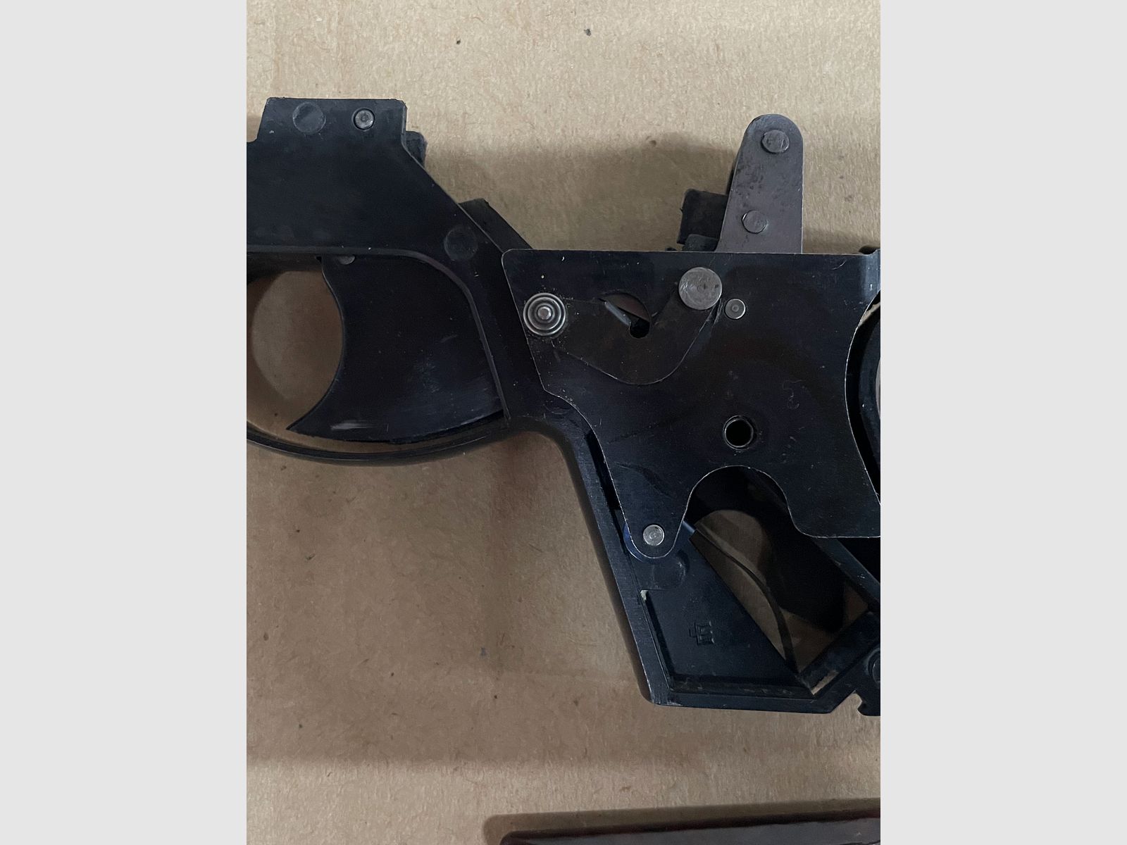 Magazyn + okładziny chwytów + części zamienne Perfecta pistoletu alarmowego