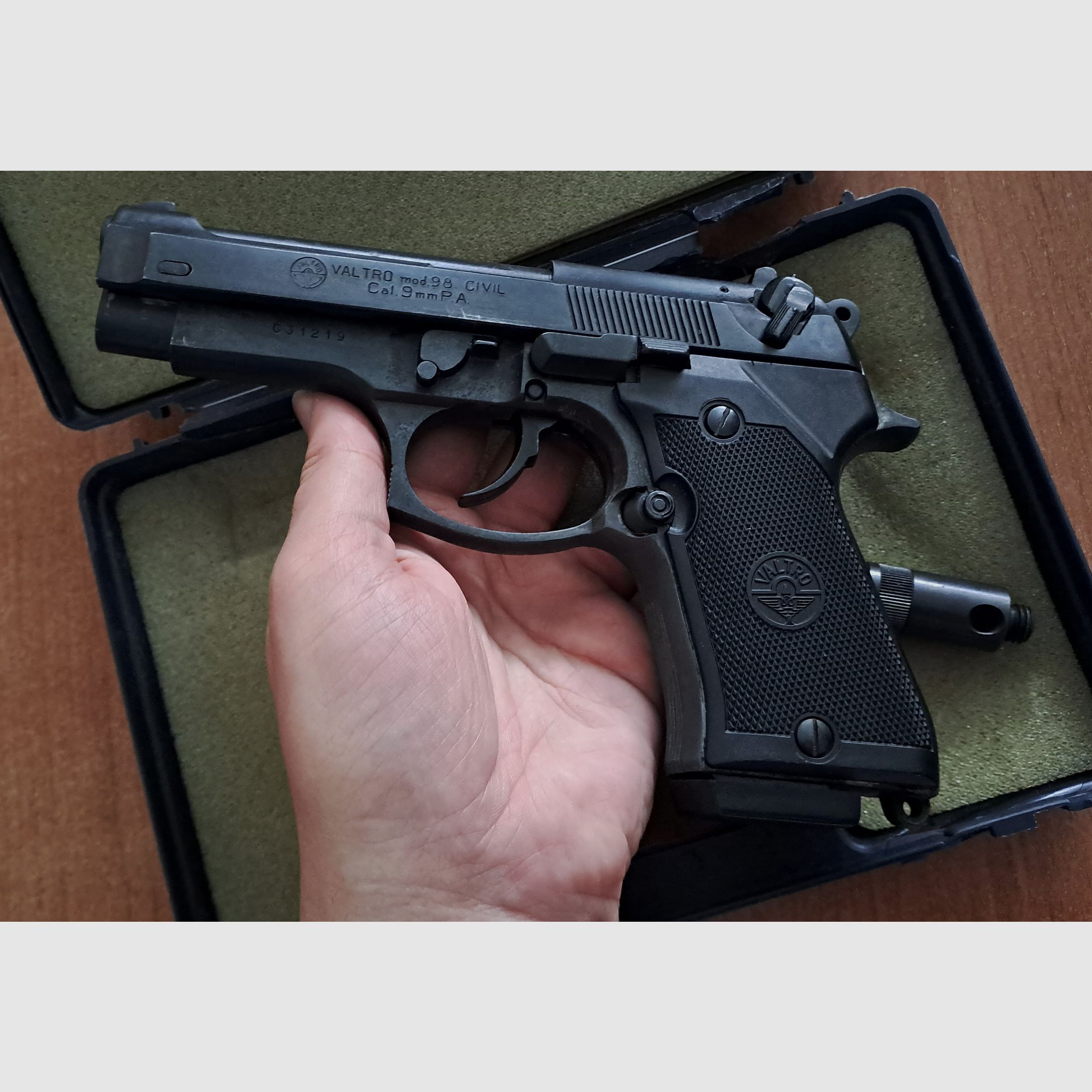 Valtro Mod.98 Civil Cal. 9 mm blank dans le PTB 518 avec accessoires !