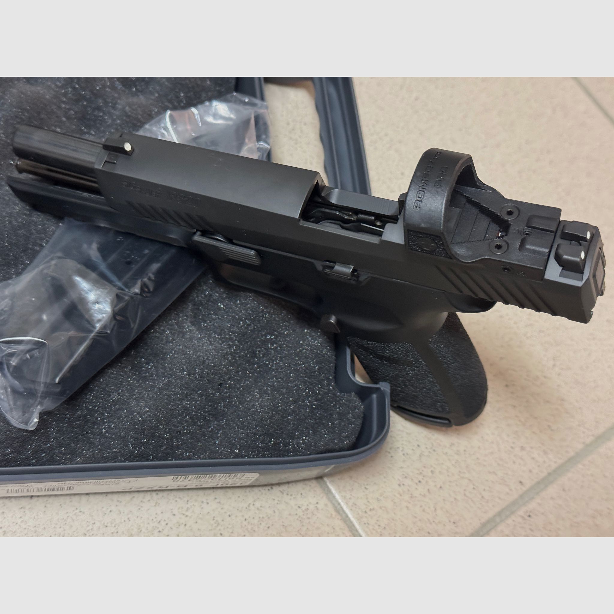 Sig Sauer P320 con Romeo Zero plus