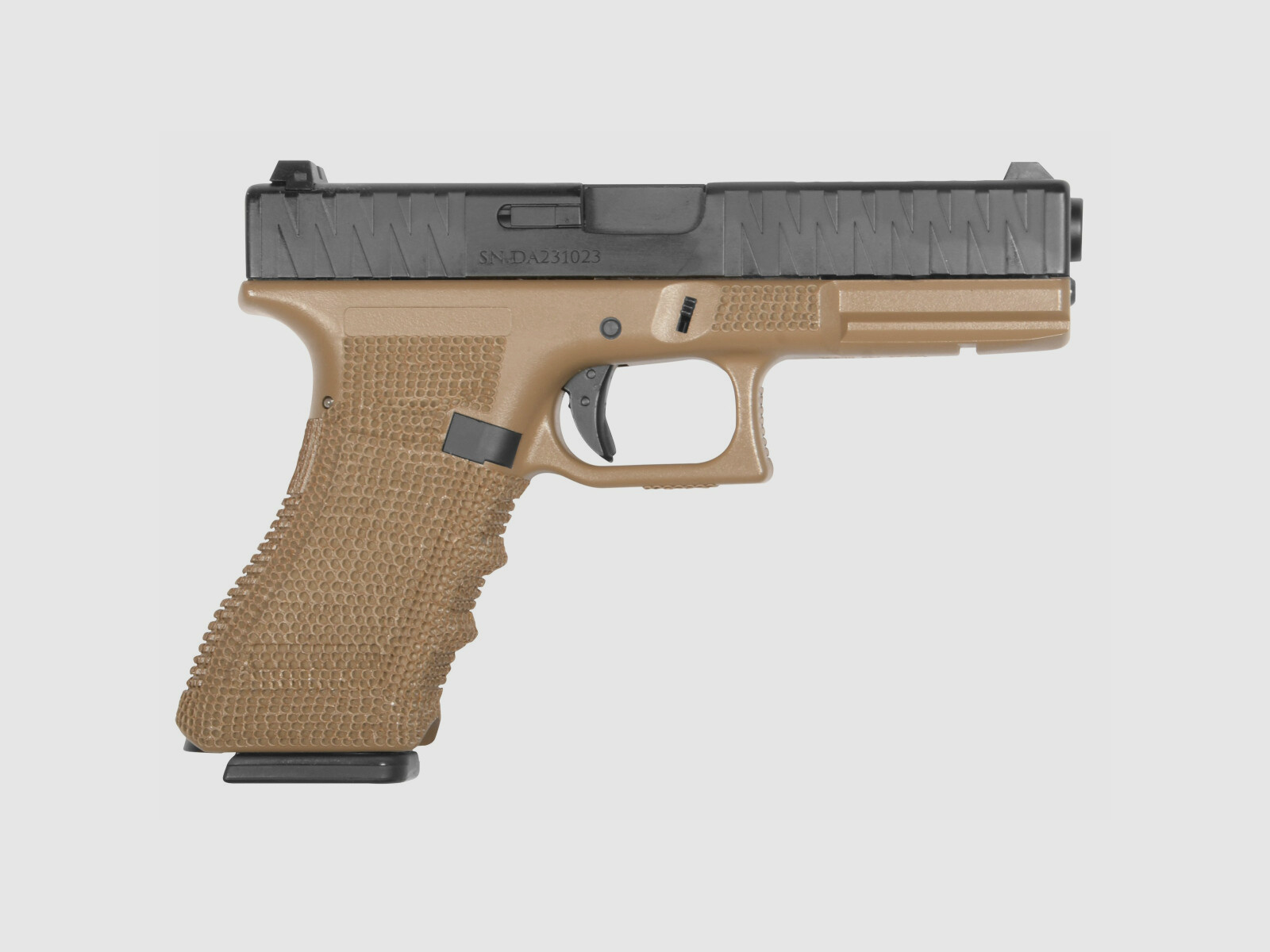 P05 GBB Airsoft Pistole in Tan | Delta Armory