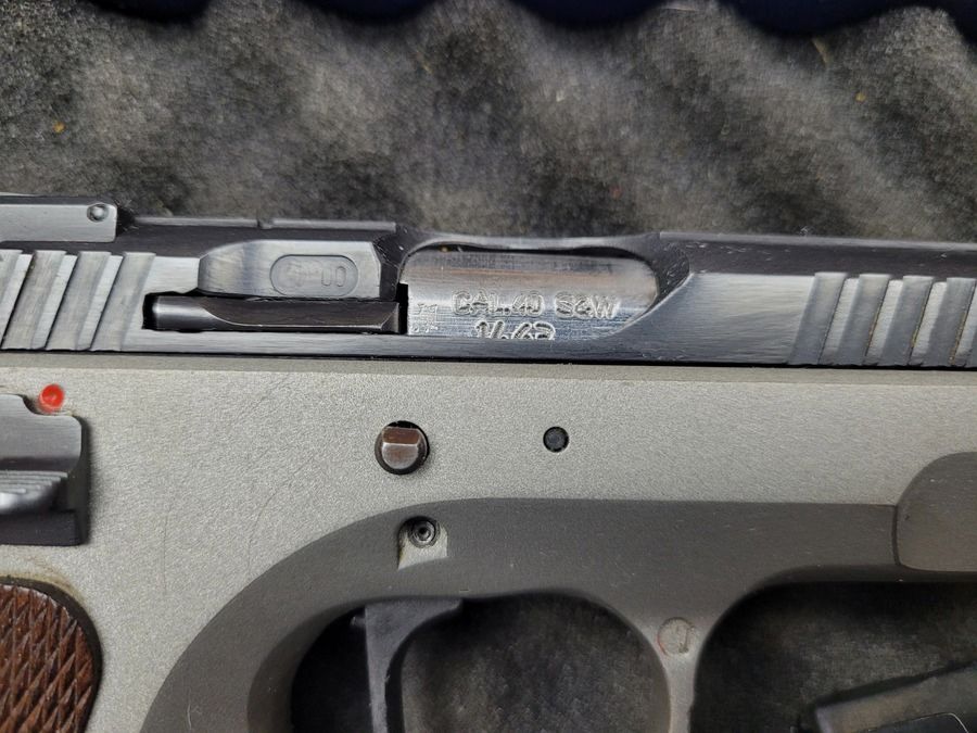 Très bon Pistolet CZ75 TS – « IPSC standard » – Calibre 40S&W – 4 chargeurs (quatre!) à 16 coups – Etui ceinture – Mallette – Notice – TBE+, image 5 sur 17