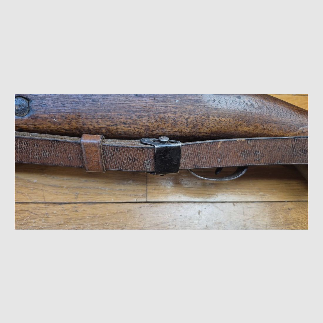 Schöne K98-Regelbüchse – Dritte Reich – Umgerüstet auf 8 x 57 JRS (nicht IS von Anfang) – Code „42' – Herstellung Mauser Oberndorf 1939 – Kein Einzelnummer – Exzellente Mechanik – Schaft und Holz unmarkiert und in TBE – Schöner Lauf mit guten Zügen – Riemen – Schönes Set und gute Waffe 100% aus der Zeit – TBE, Bild 29 von 36