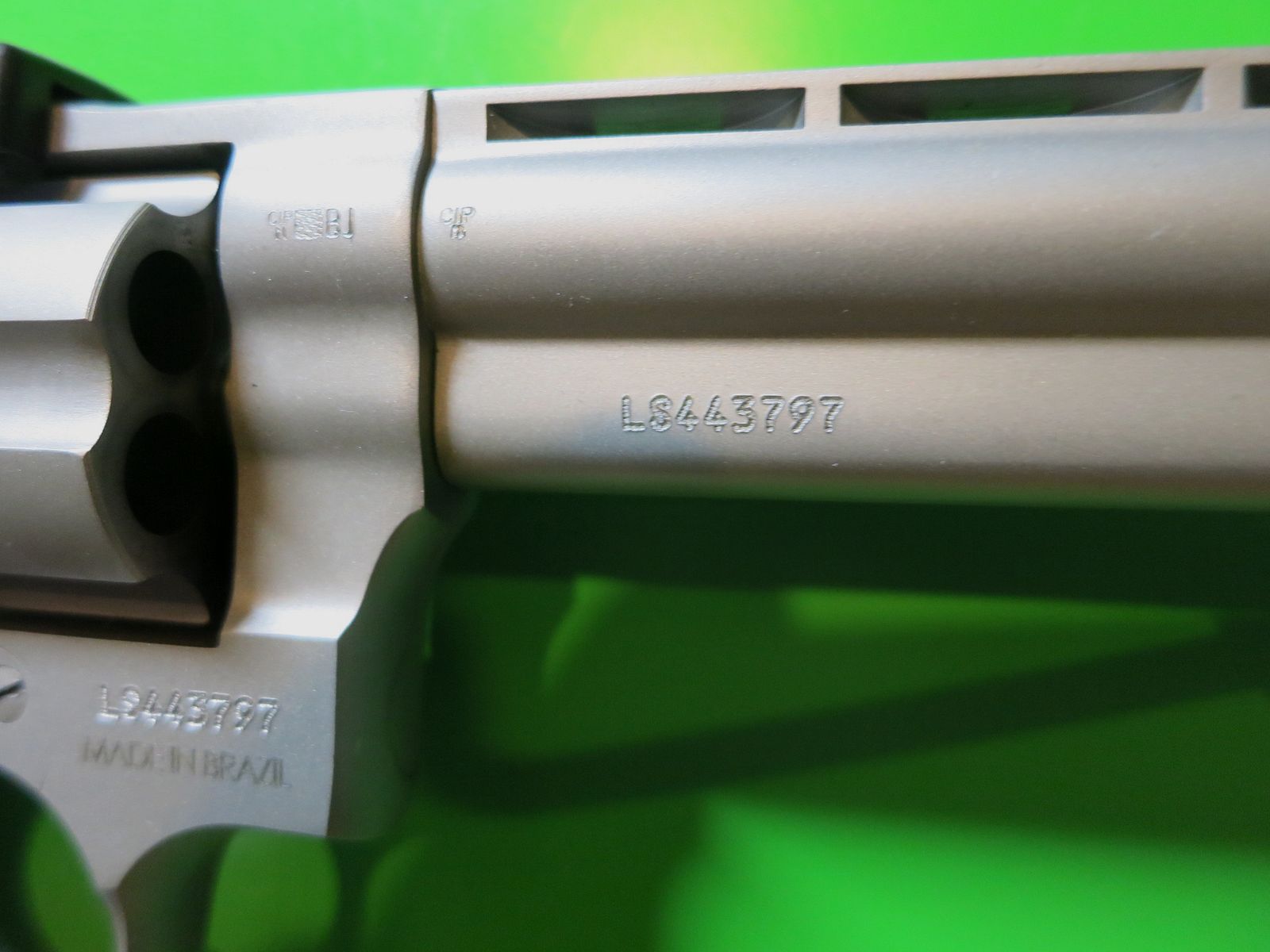 Revoler TAURUS 689, Kal. .357 Magnum,  Edelstahl (stainless), 6" Lauf   #26-