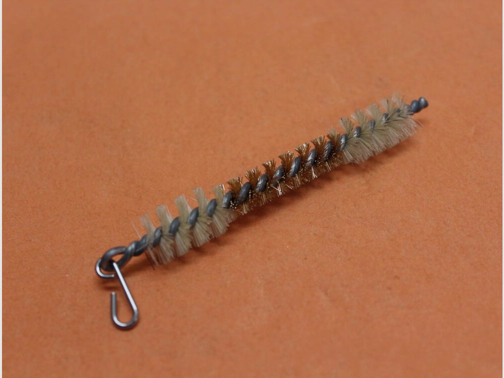 BUND SURPLUS Bronzedrahtbürste mit Borsten 7,62mm Bundeswehr mit Drahthaken für Putzkette/ -schnur