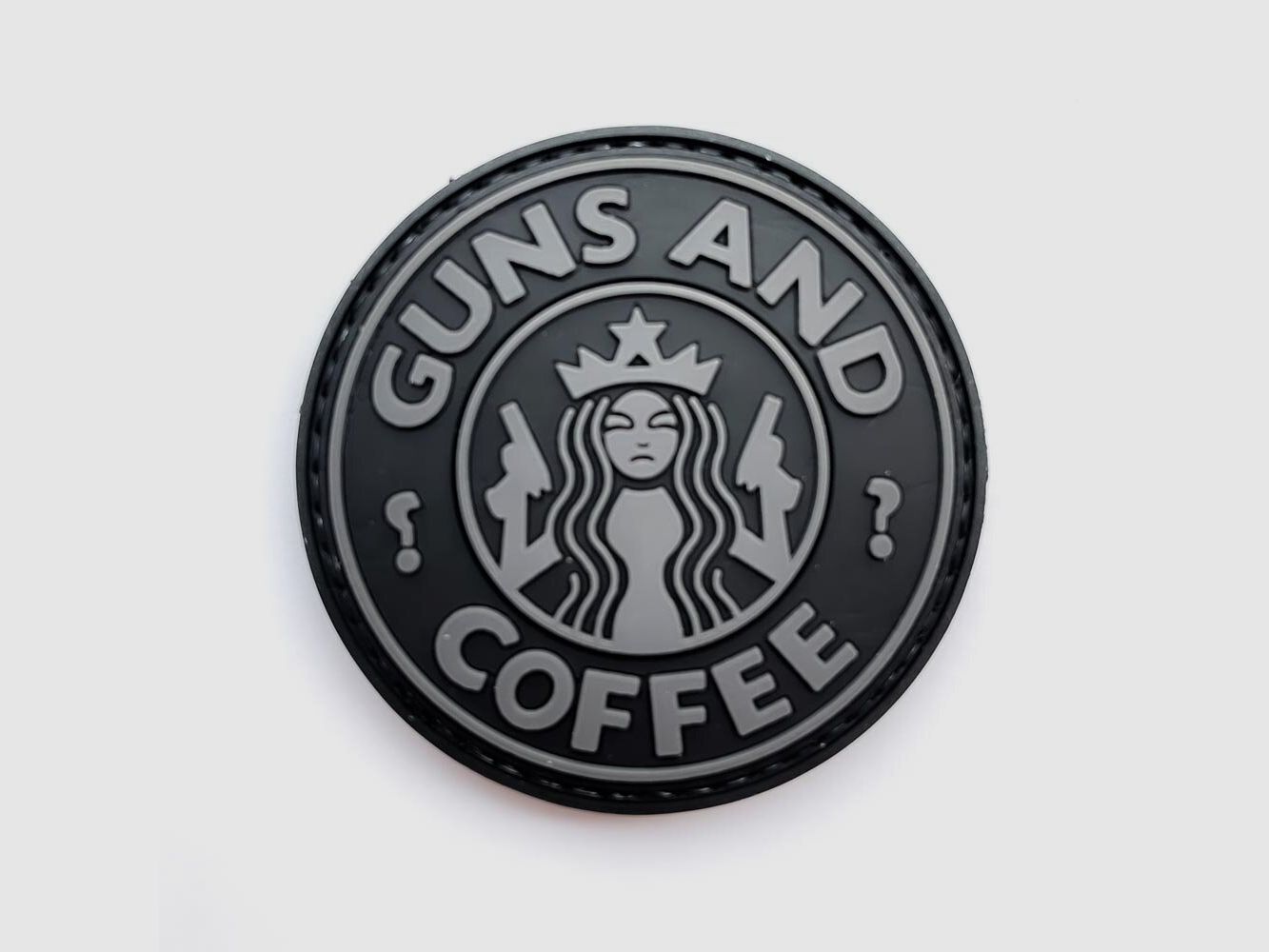 Wapens en Koffie Patch Zwart