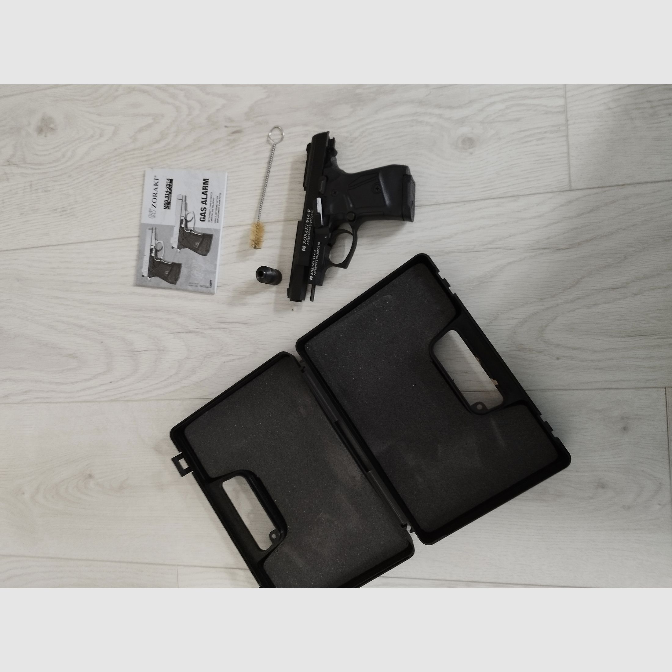 Zoraki 914-P Schreckschusspistole 9mm P.A.K. brüniert PTB mit Box, Anleitung und Becher.